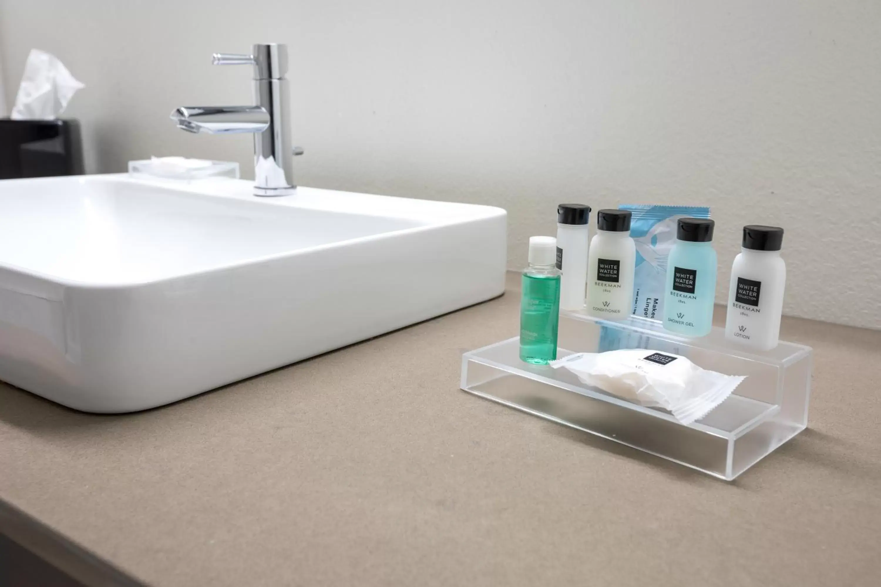 King Studio Suite with Whirlpool - Non-Smoking in Country Inn & Suites by Radisson, Lake Norman Huntersville, NC King Studio Suite with Whirlpool - Non-Smoking in Country Inn & Suites by Radisson, Lake Norman Huntersville, NC