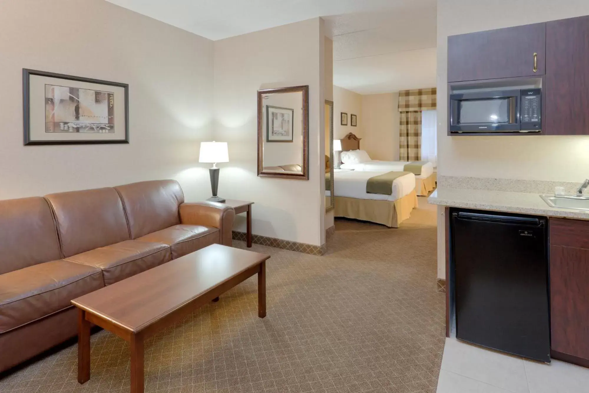 Queen Room with Two Queen Beds - Non-Smoking in Wingate by Wyndham Mentor OH Queen Room with Two Queen Beds - Non-Smoking in Wingate by Wyndham Mentor OH