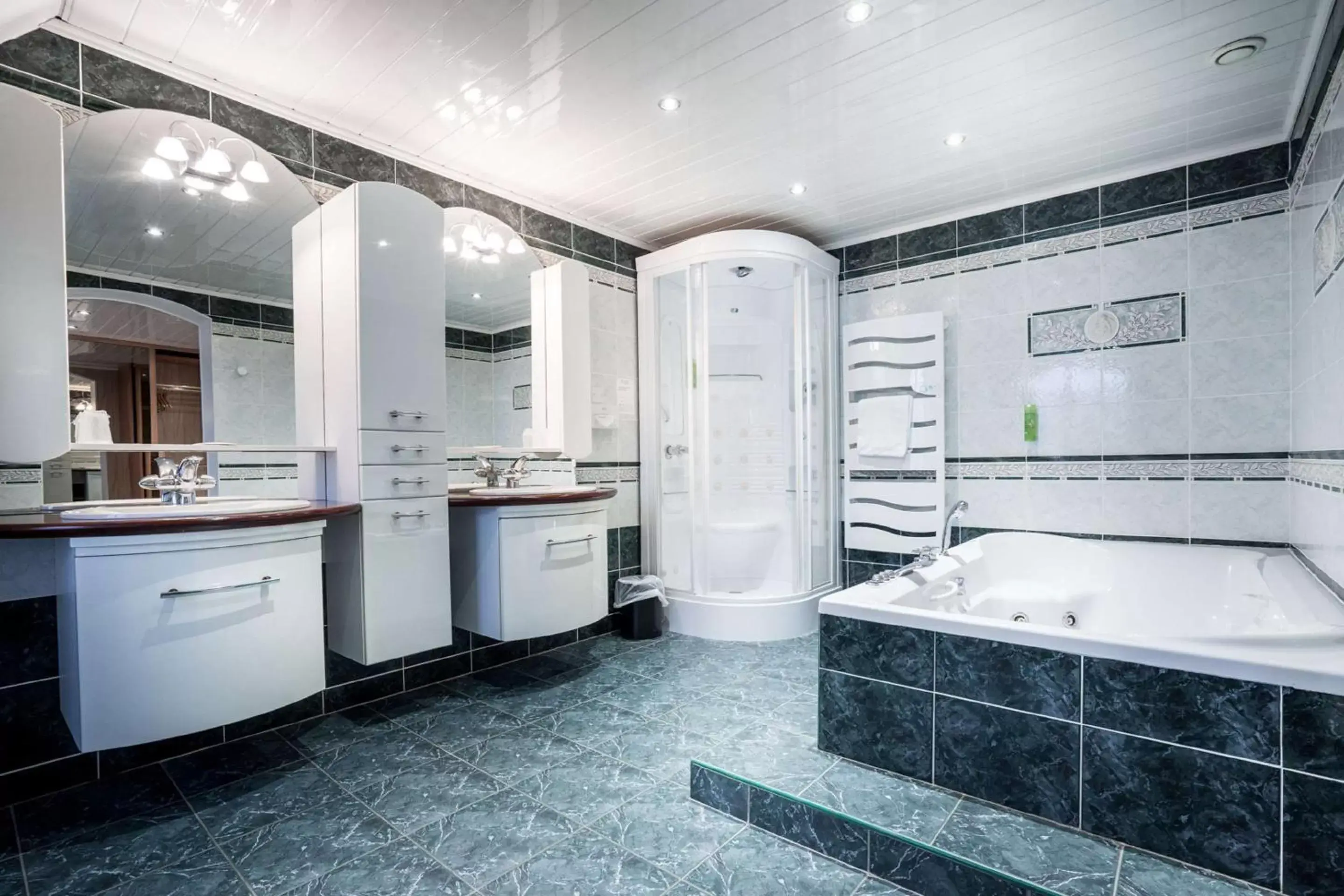 Nuptual Suite in Best Western Hotel Ile de France Nuptual Suite in Best Western Hotel Ile de France