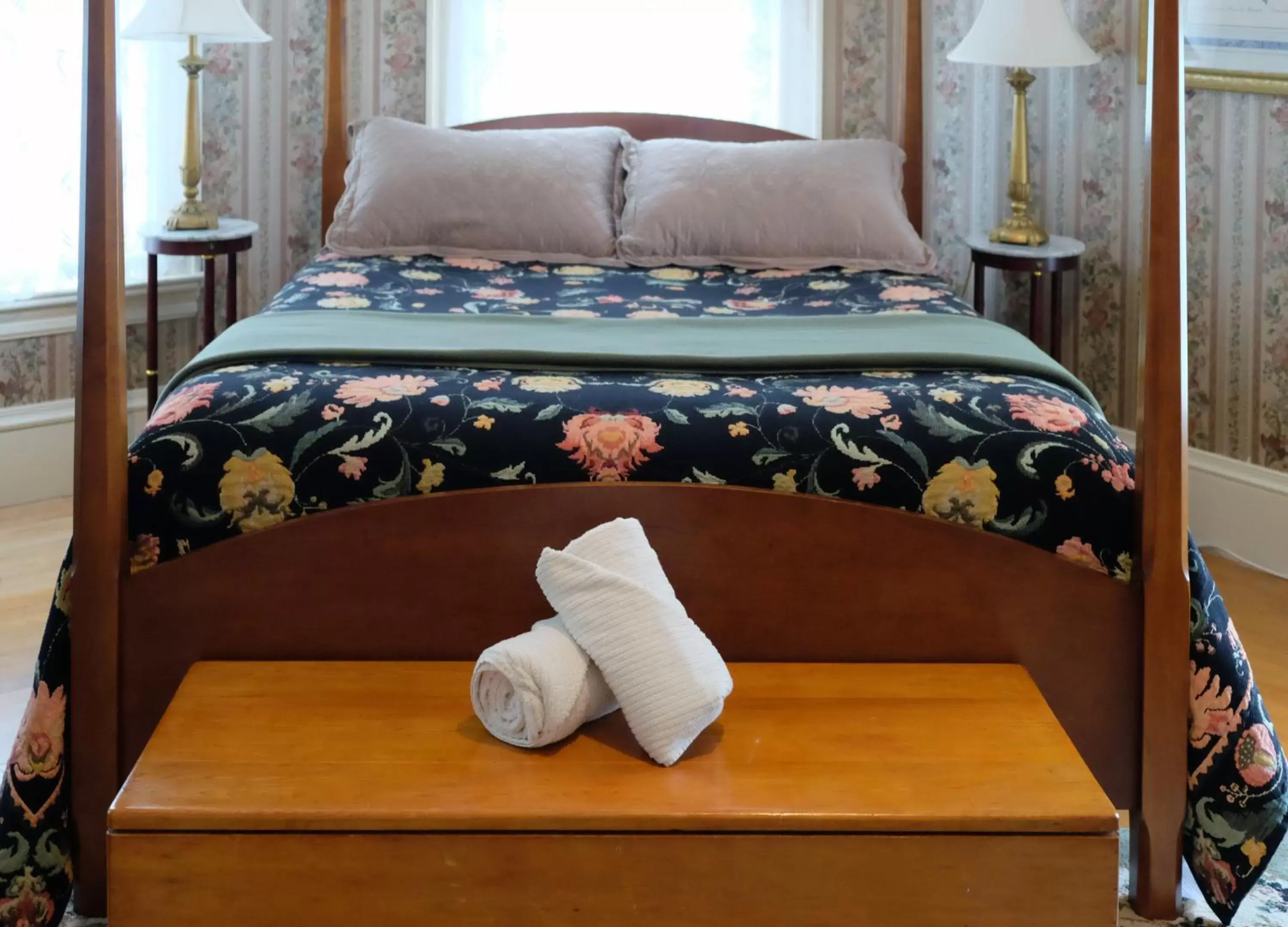 Deluxe Double Room with Bath in Guilford Bed and Breakfast Deluxe Double Room with Bath in Guilford Bed and Breakfast