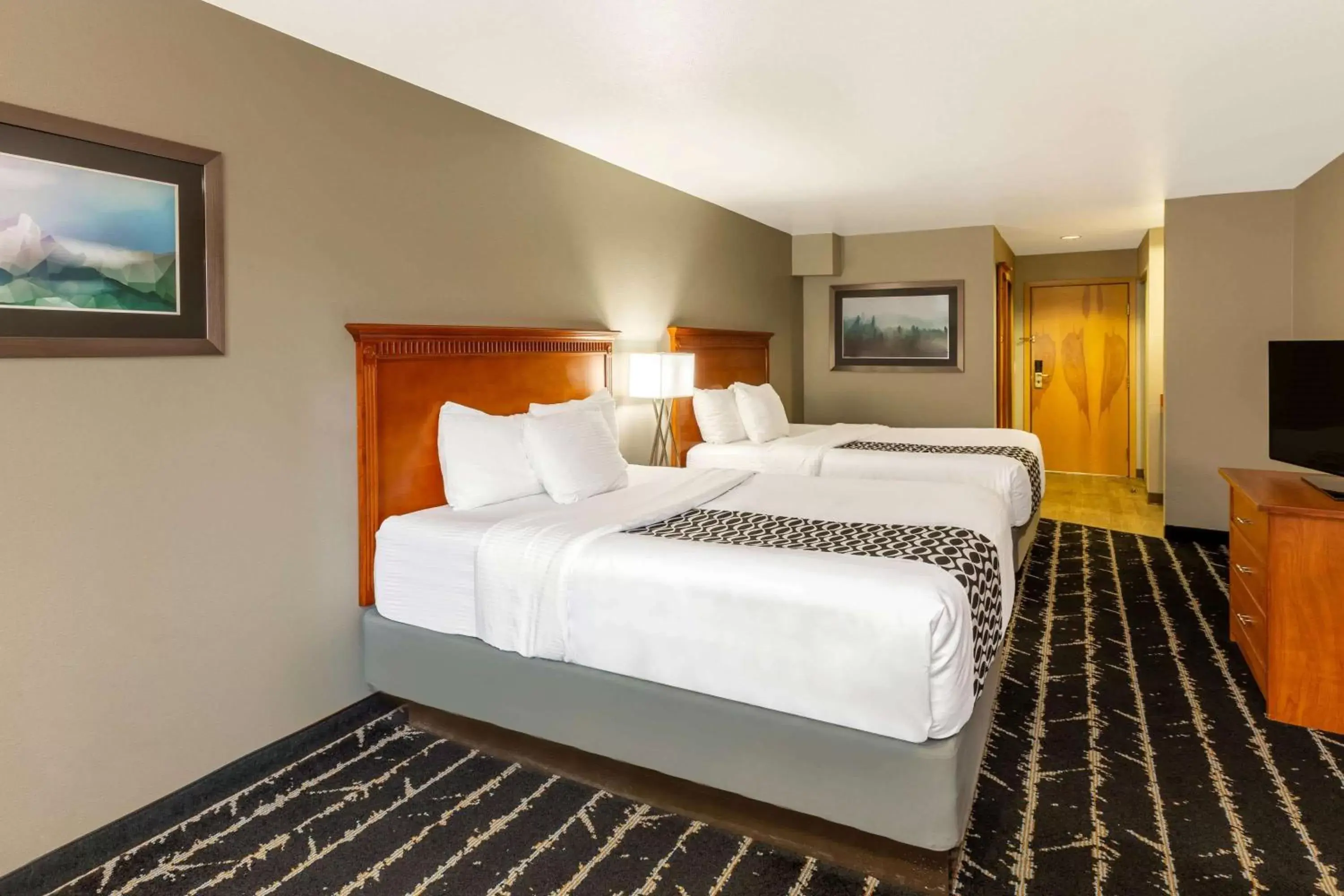 Deluxe Queen Room with Two Queen Beds - Non-Smoking in La Quinta by Wyndham Vancouver Deluxe Queen Room with Two Queen Beds - Non-Smoking in La Quinta by Wyndham Vancouver
