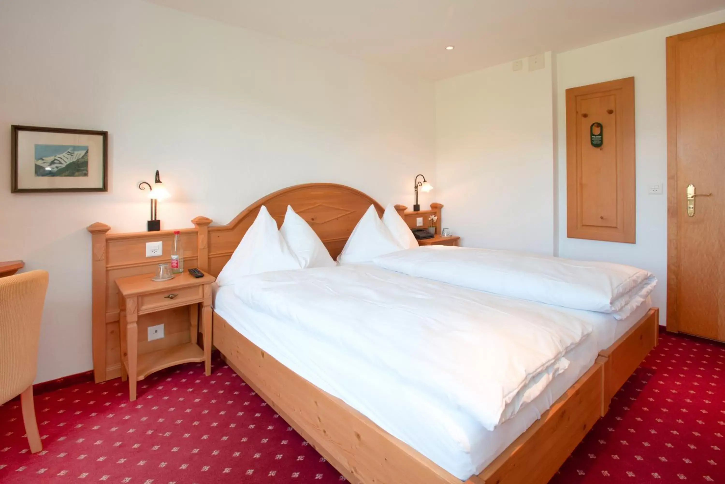 Budget Twin Room with no Mountain View in Hotel Sonnenberg Budget Twin Room with no Mountain View in Hotel Sonnenberg