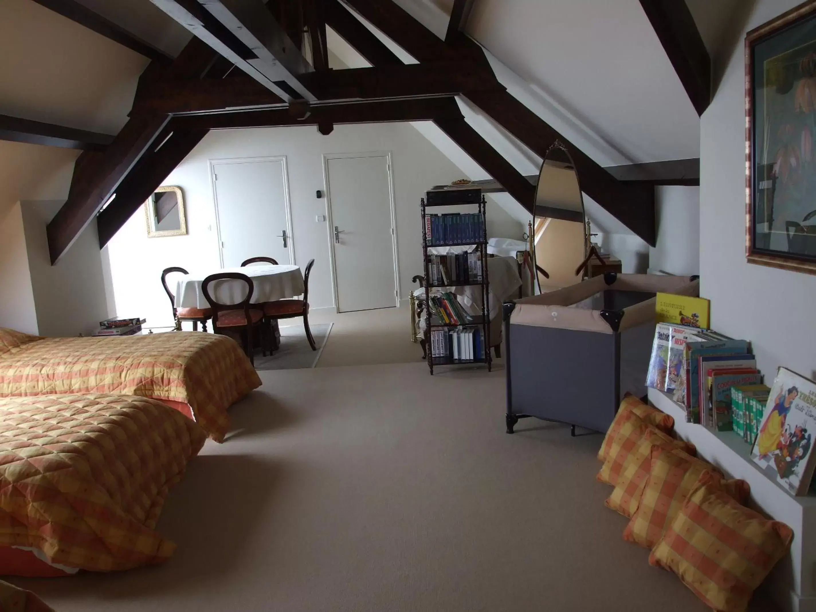 Family Suite in il giardino F Heudier ,E Decourcy ,Tessy sur vire Manche Family Suite in il giardino F Heudier ,E Decourcy ,Tessy sur vire Manche