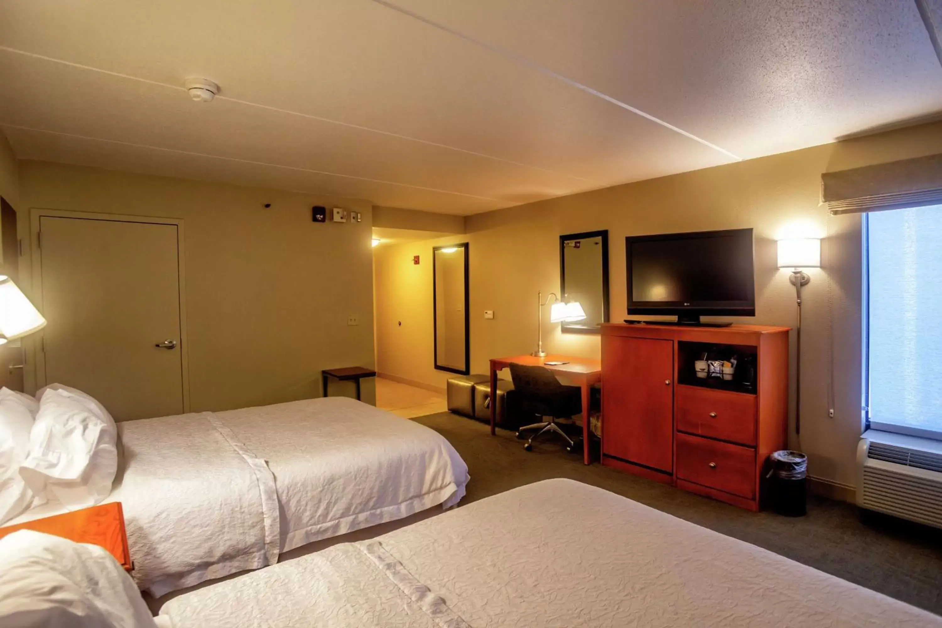 Queen Room with Two Queen Beds - Mobility and Hearing Access/Non-Smoking in Hampton Inn Wheeling Queen Room with Two Queen Beds - Mobility and Hearing Access/Non-Smoking in Hampton Inn Wheeling