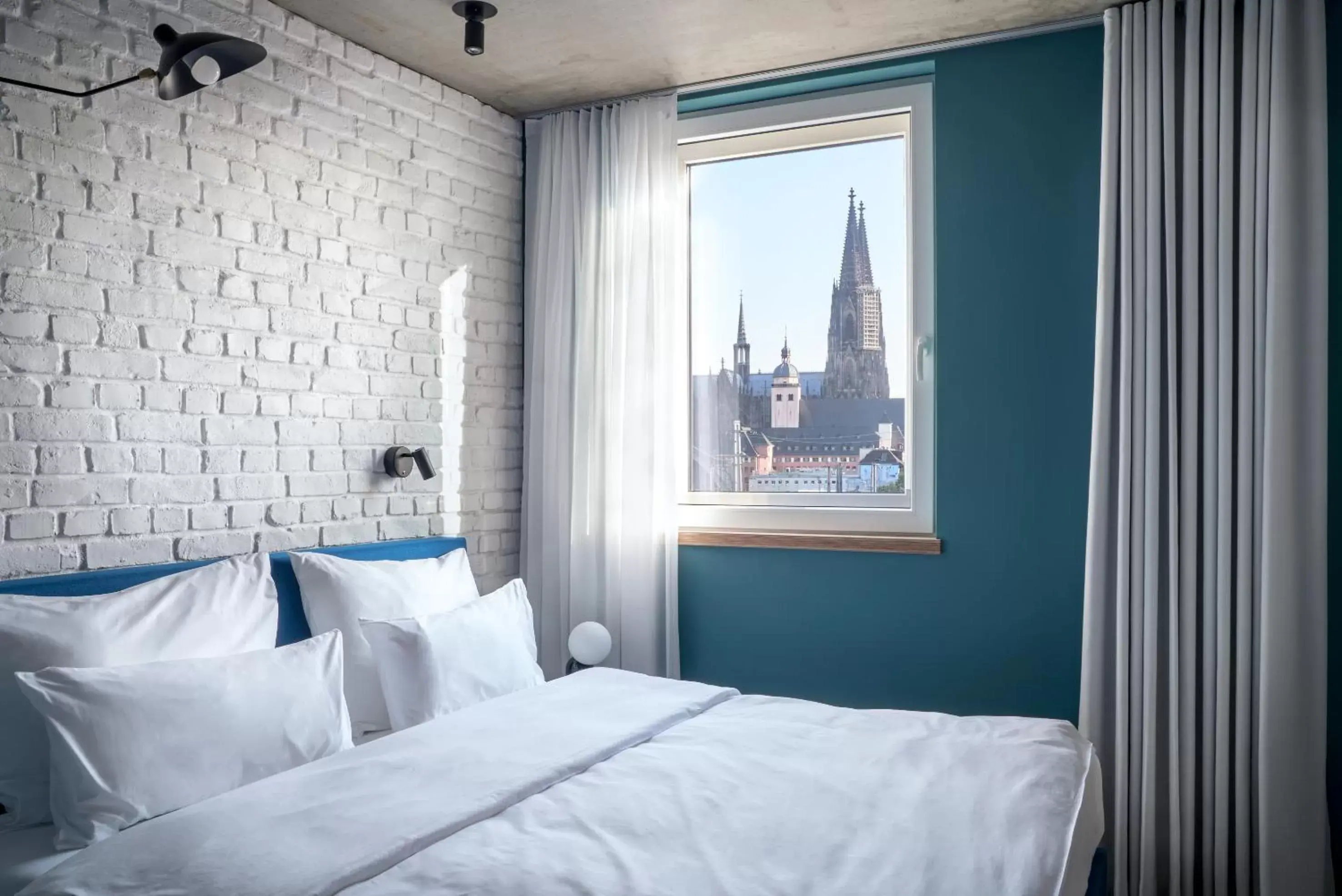 Double Room with Cologne Cathedral View - "Urban View" in URBAN LOFT Cologne Double Room with Cologne Cathedral View - "Urban View" in URBAN LOFT Cologne
