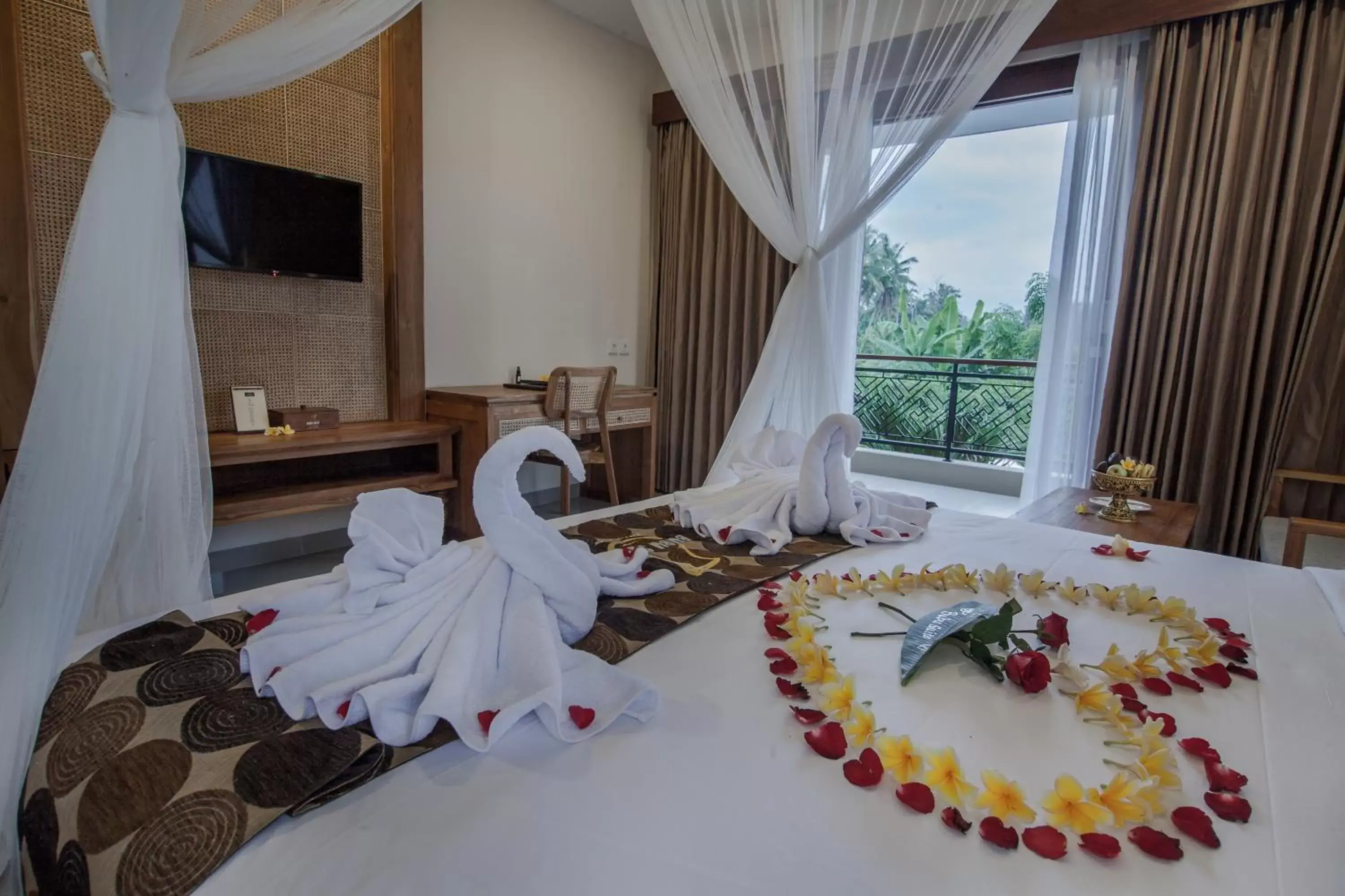 King Suite with Pool View in Bubu Suite by Prasi King Suite with Pool View in Bubu Suite by Prasi
