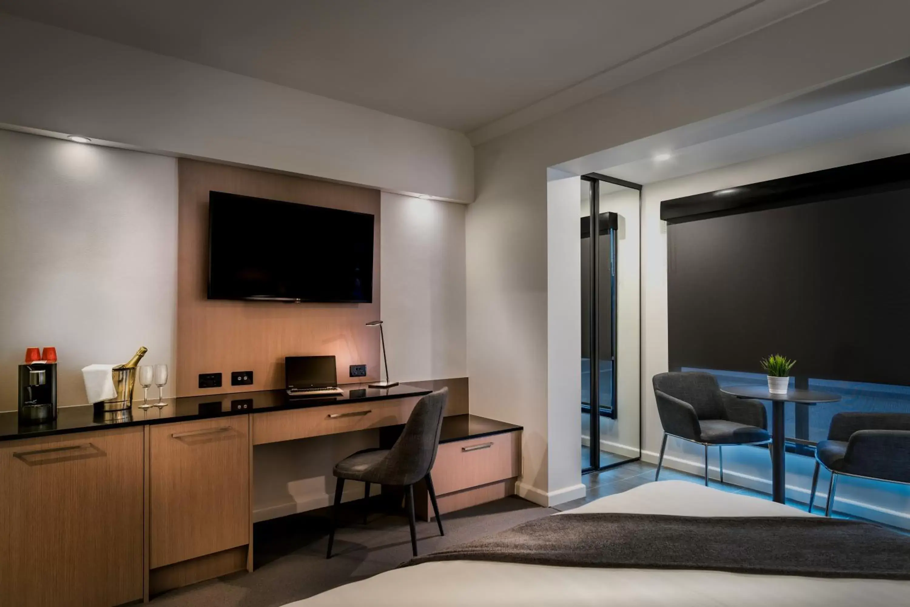 Superior King Room in Crest on Park Superior King Room in Crest on Park