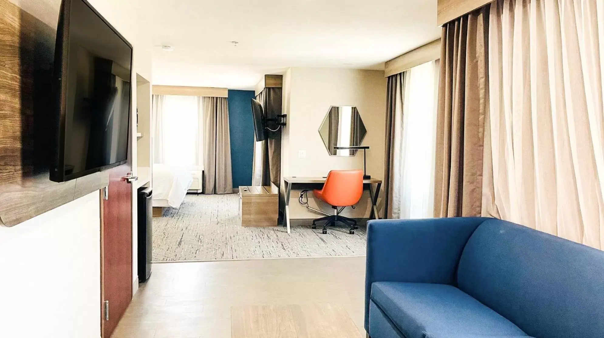 King Room - Non-Smoking in Holiday Inn Express & Suites Frazier Park, An IHG Hotel King Room - Non-Smoking in Holiday Inn Express & Suites Frazier Park, An IHG Hotel