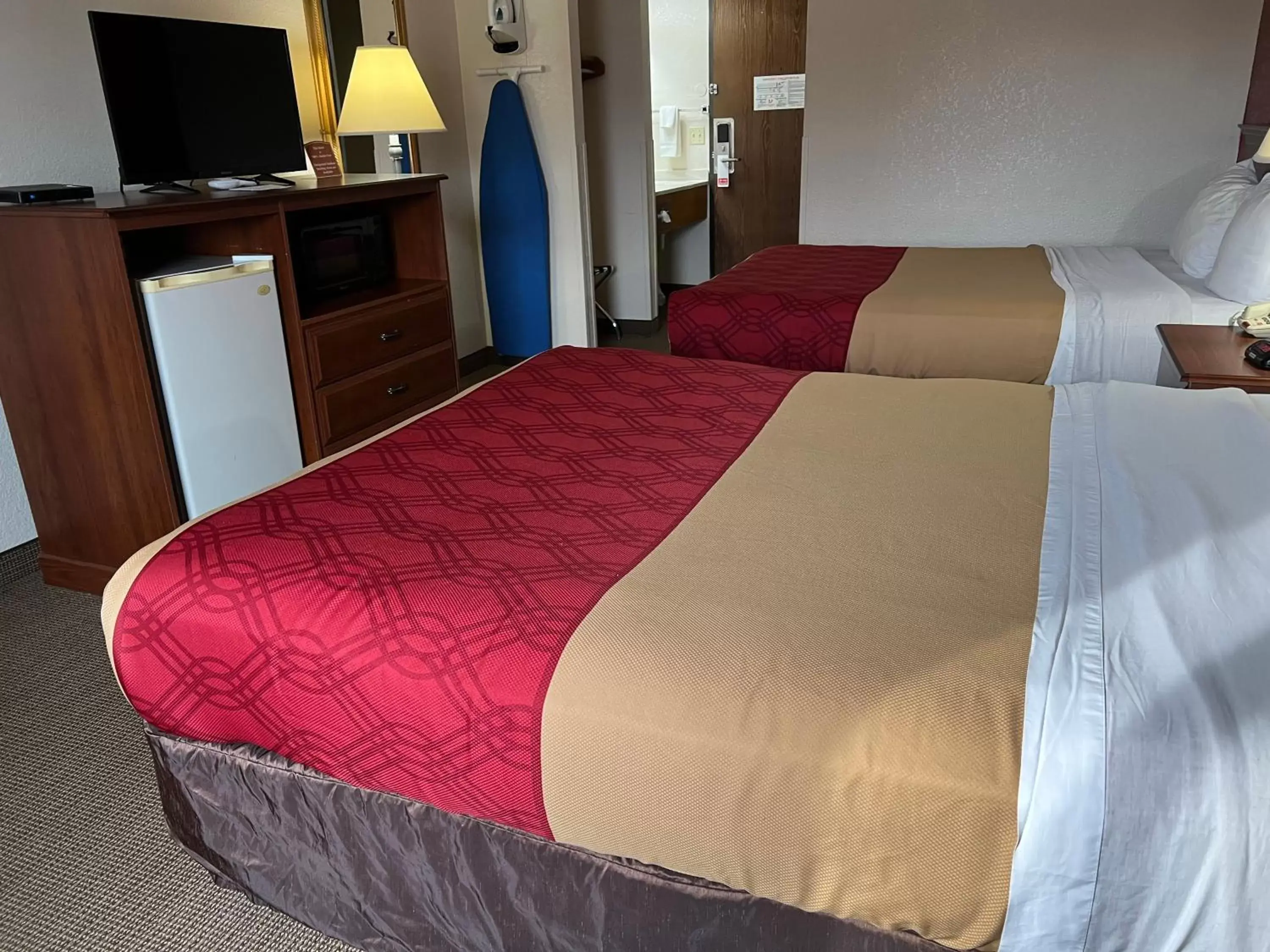 Queen Room with Two Queen Beds - Non-Smoking in Express Inn & suites Queen Room with Two Queen Beds - Non-Smoking in Express Inn & suites