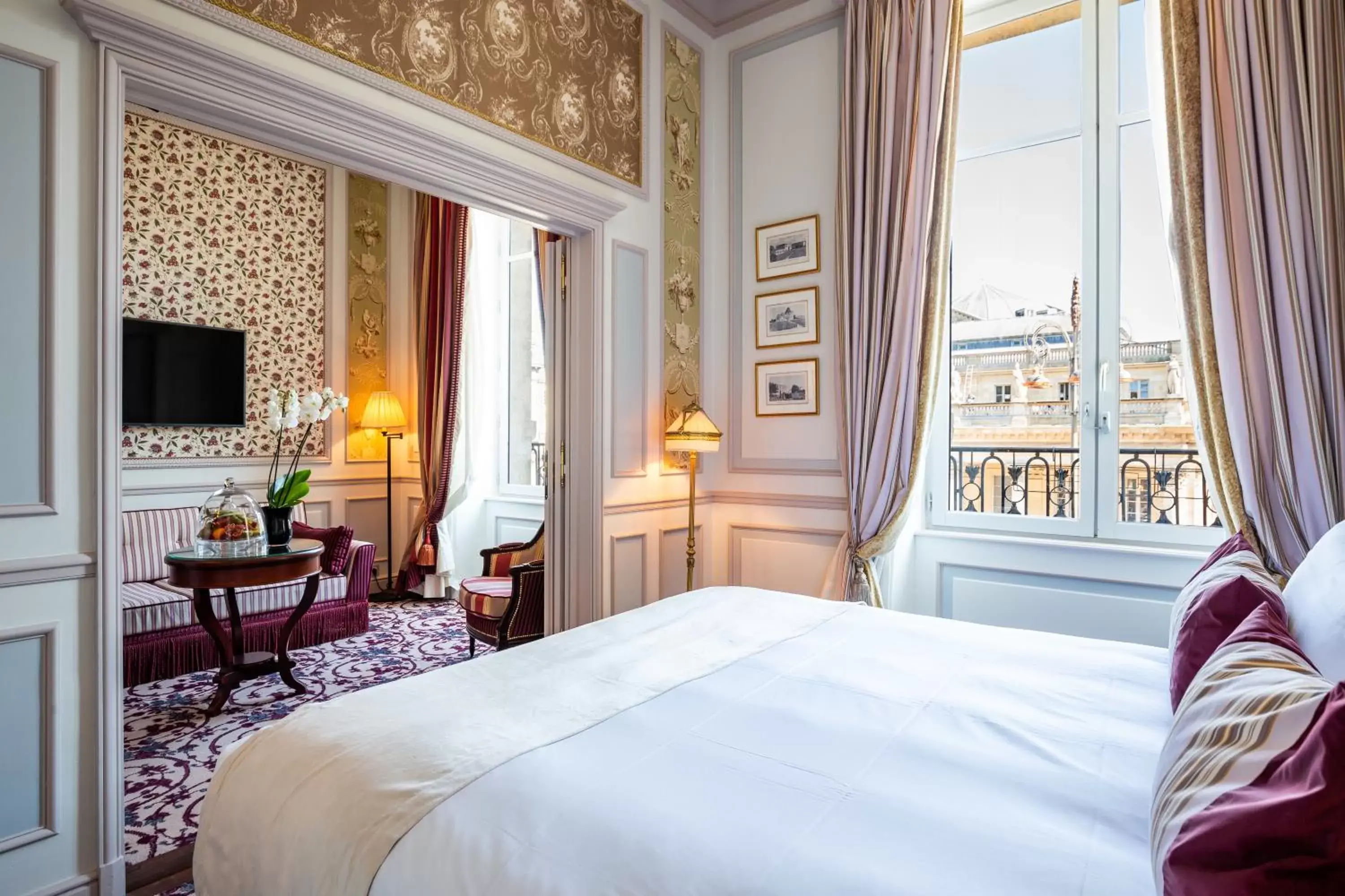 Junior Suite with Opera View in InterContinental Bordeaux Le Grand Hotel, an IHG Hotel Junior Suite with Opera View in InterContinental Bordeaux Le Grand Hotel, an IHG Hotel
