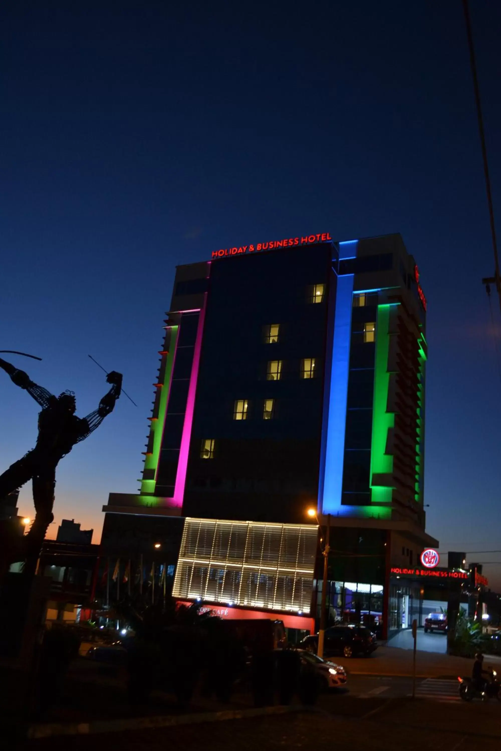 Holiday & Business Hotel - Em frente ao Centro de Eventos e Arena Conda Holiday & Business Hotel - Em frente ao Centro de Eventos e Arena Conda