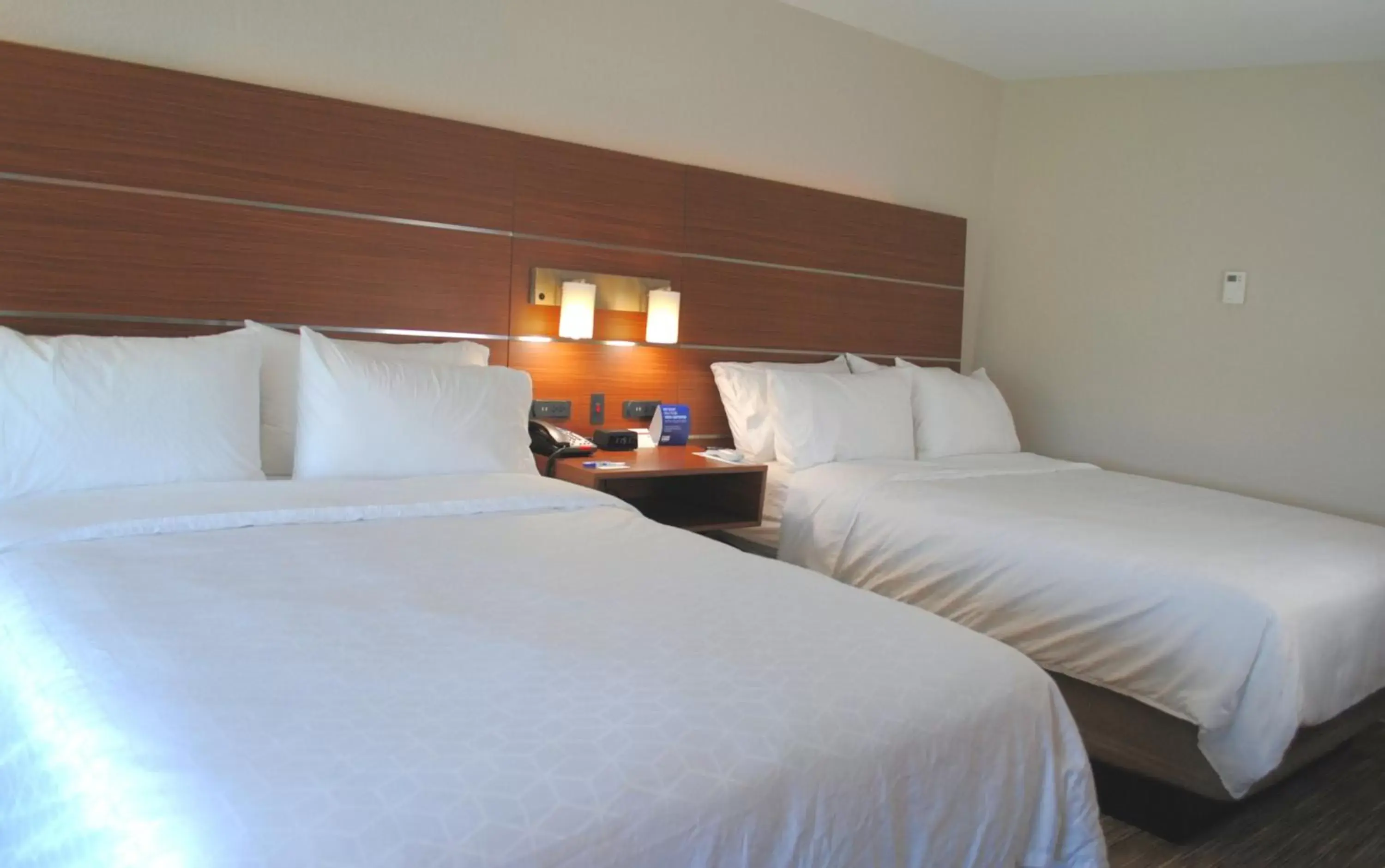 Double Room with Two Double Beds in Holiday Inn Express & Suites - Columbia City, an IHG Hotel Double Room with Two Double Beds in Holiday Inn Express & Suites - Columbia City, an IHG Hotel