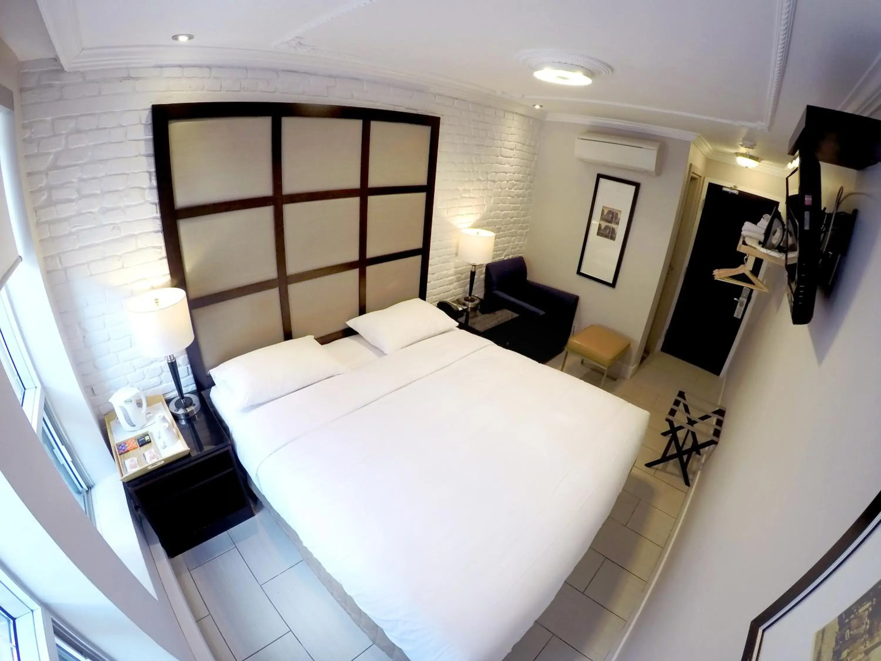 Small Double Room in M Montreal Hostel Small Double Room in M Montreal Hostel