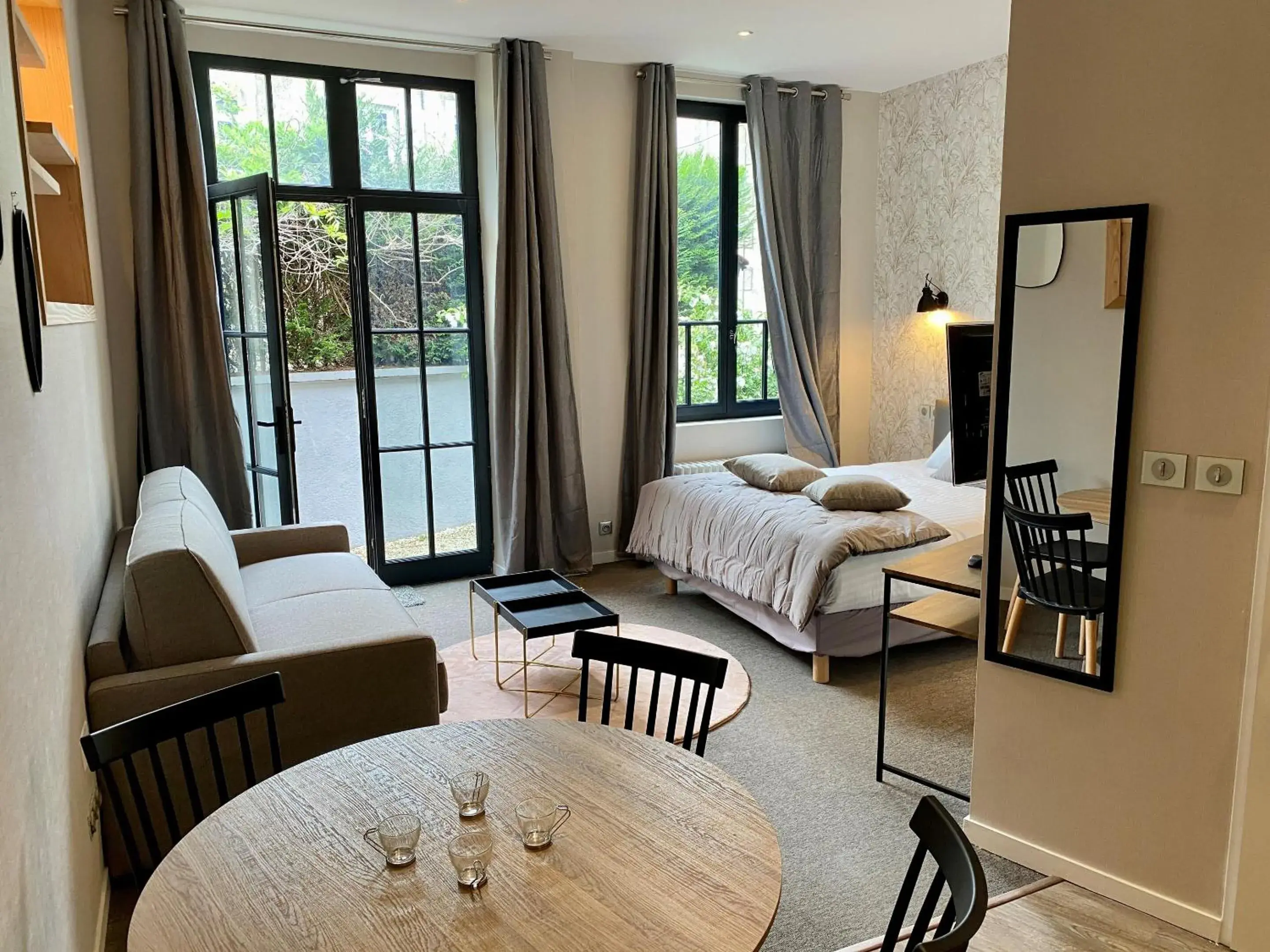 Superior Studio in La Villa Beaupeyrat - Apparthôtels de charme dans bâtisse de caractère à 400m du cœur de ville de Limoges Superior Studio in La Villa Beaupeyrat - Apparthôtels de charme dans bâtisse de caractère à 400m du cœur de ville de Limoges