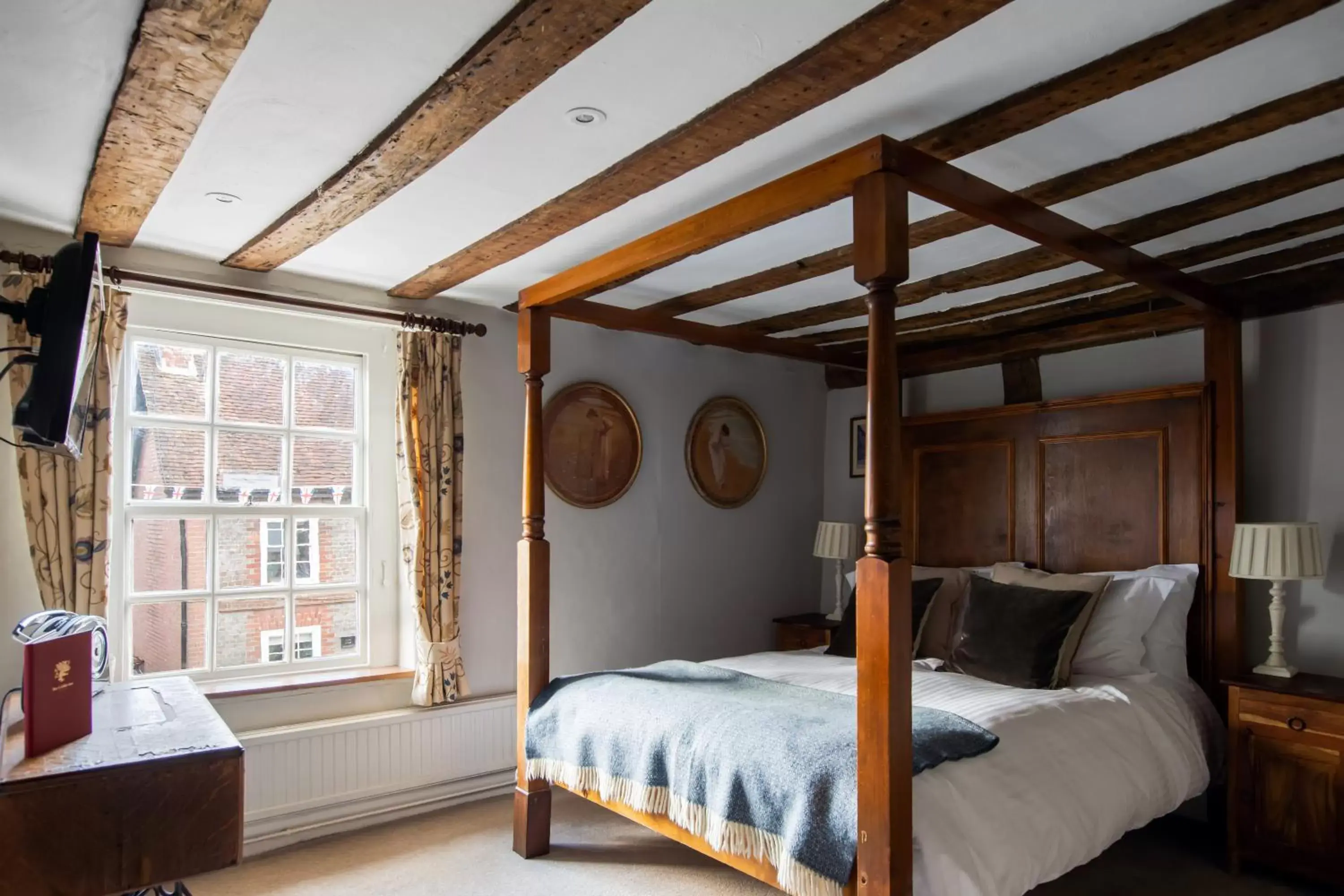 Deluxe Double Room in The Griffin Inn Deluxe Double Room in The Griffin Inn