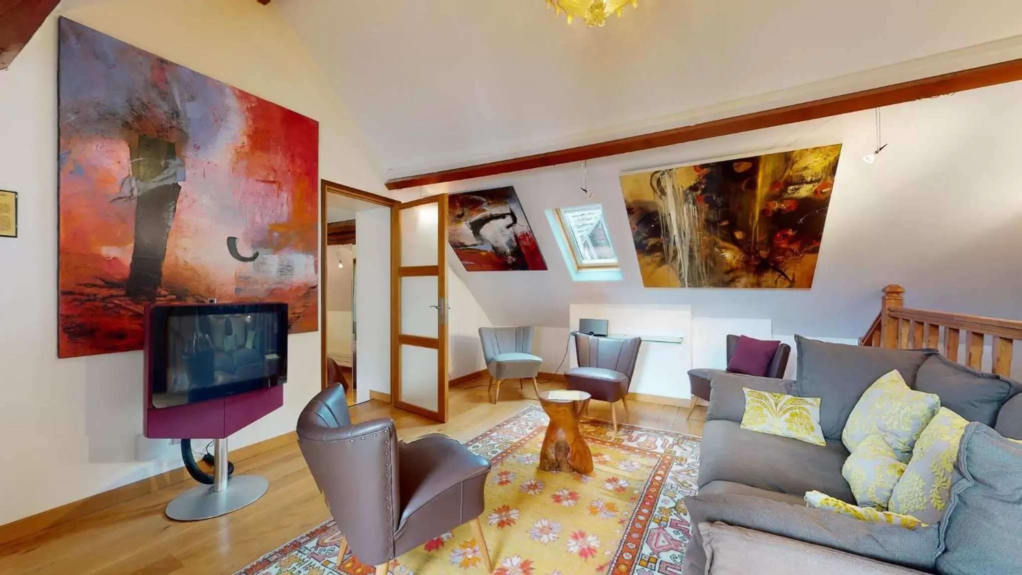 Duplex Suite in Besharat Gallery & Museum Duplex Suite in Besharat Gallery & Museum