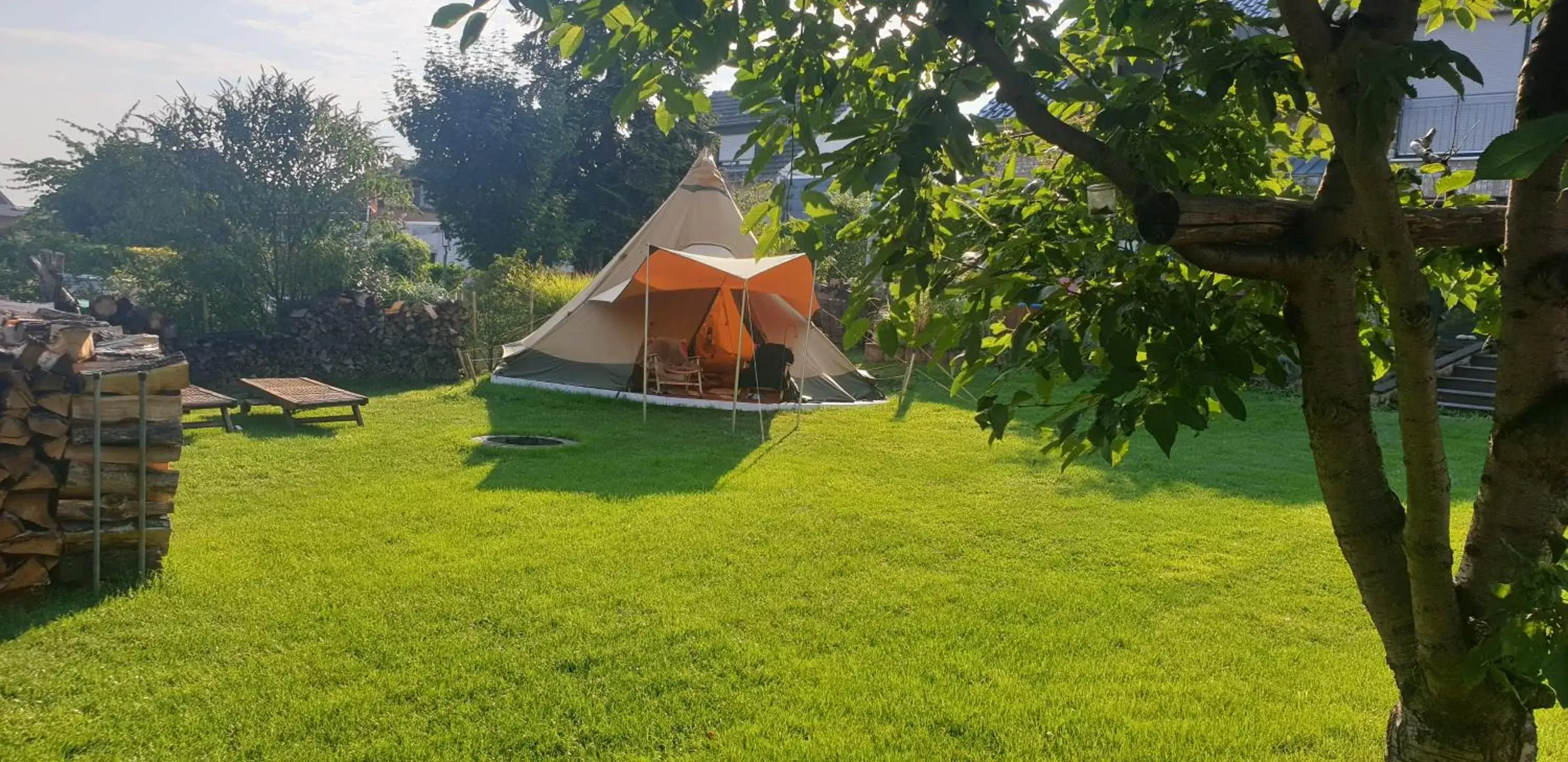 Tent in Schönste Lage am Rhein in unmittelbarer Stadtnähe, B & B Tent in Schönste Lage am Rhein in unmittelbarer Stadtnähe, B & B
