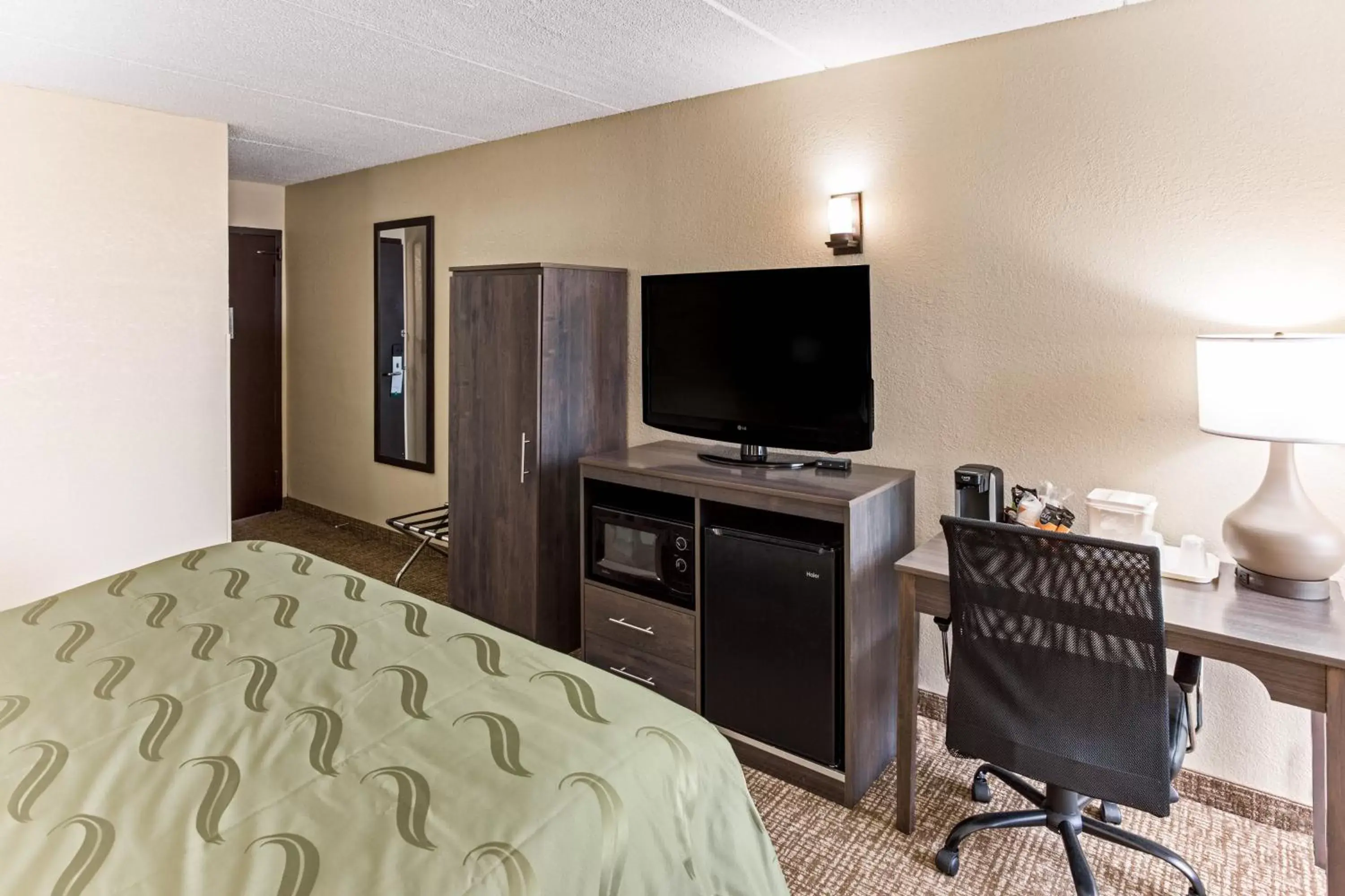 King Room - Non-Smoking in Quality Inn & Suites Plattsburgh King Room - Non-Smoking in Quality Inn & Suites Plattsburgh