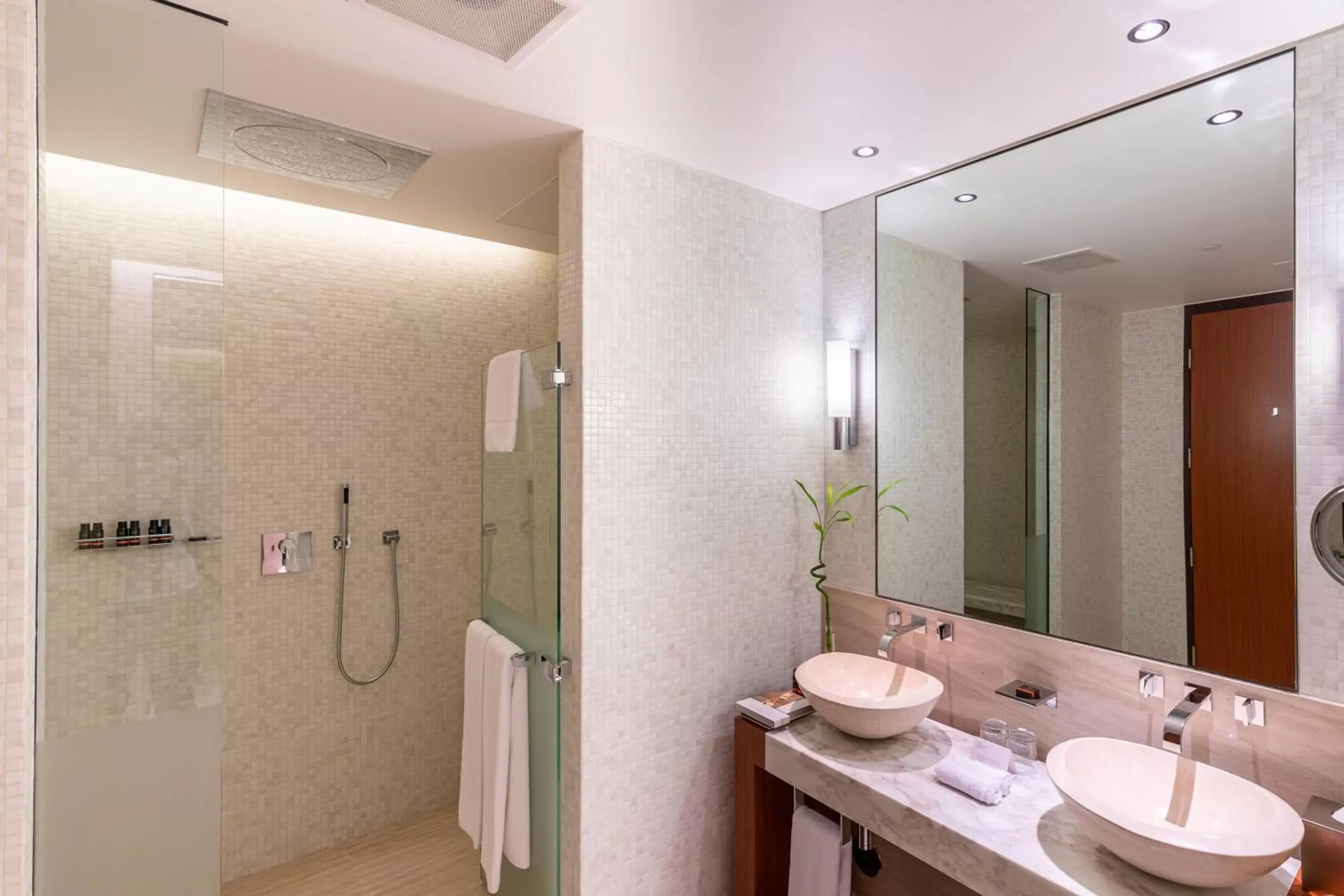 Suite in Oryx Airport Hotel -Transit Only Suite in Oryx Airport Hotel -Transit Only