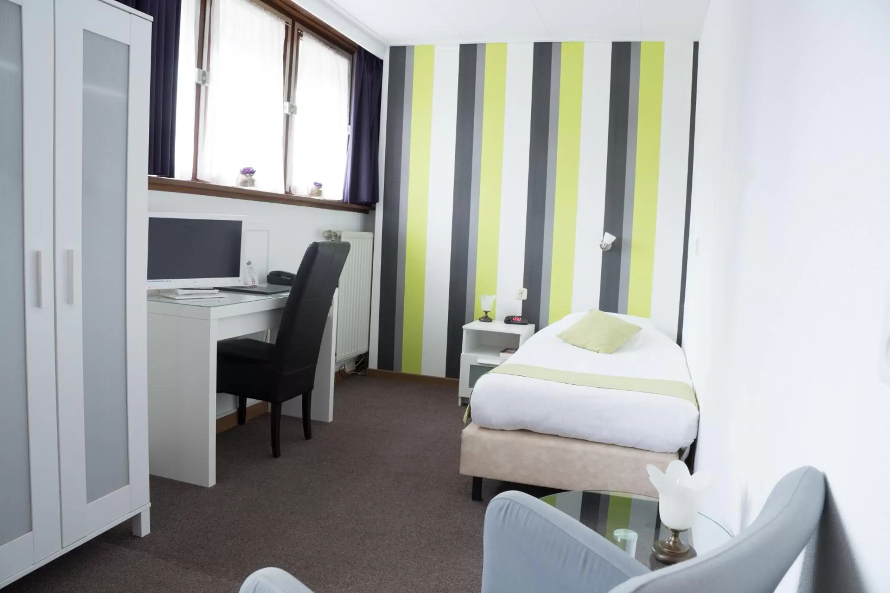 Single Room with Private Bathroom in Hotel Het Landhuis Single Room with Private Bathroom in Hotel Het Landhuis