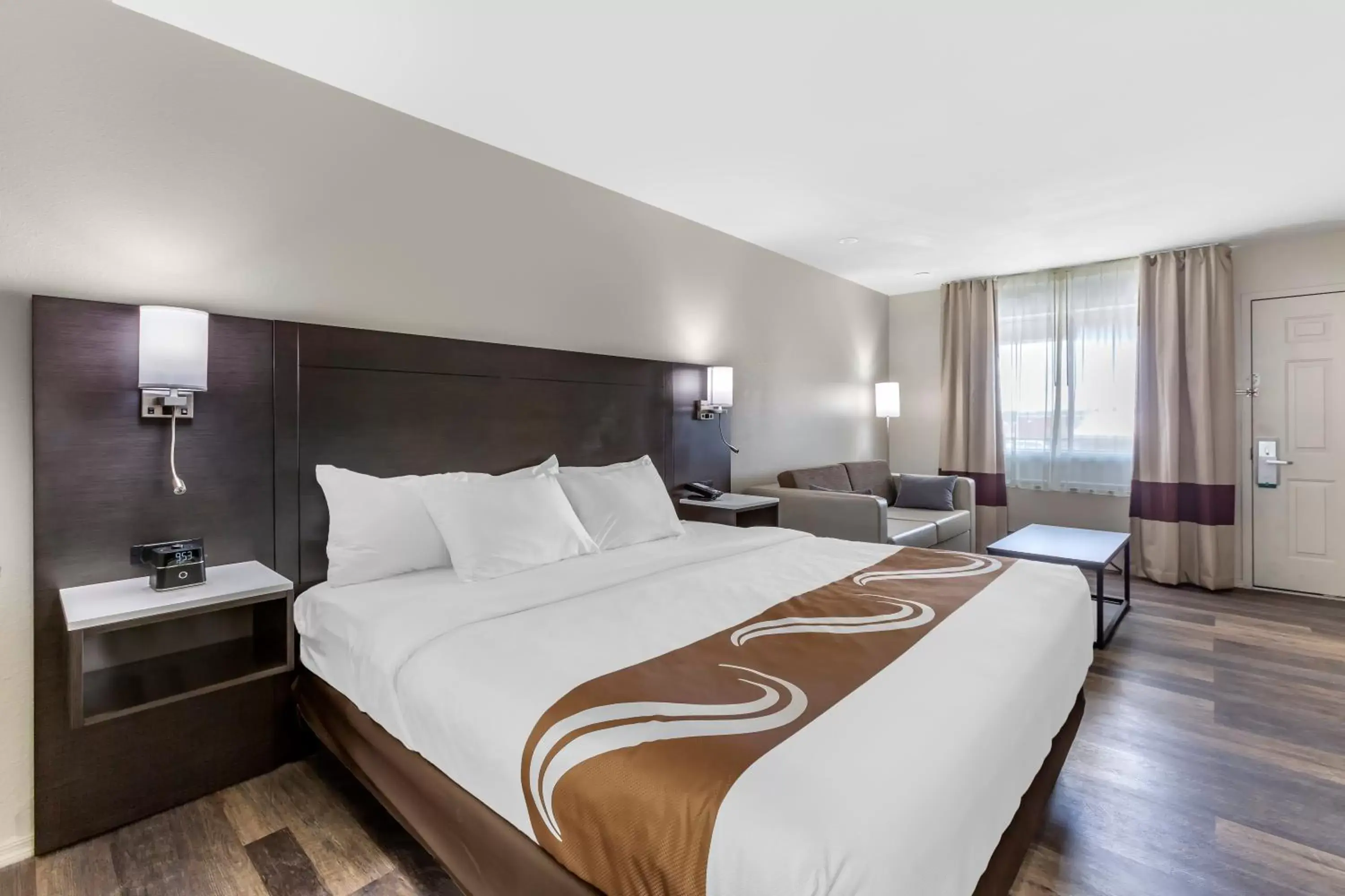 Premium King Suite with Jetted Tub - Non-Smoking in Quality Inn Show Low Premium King Suite with Jetted Tub - Non-Smoking in Quality Inn Show Low