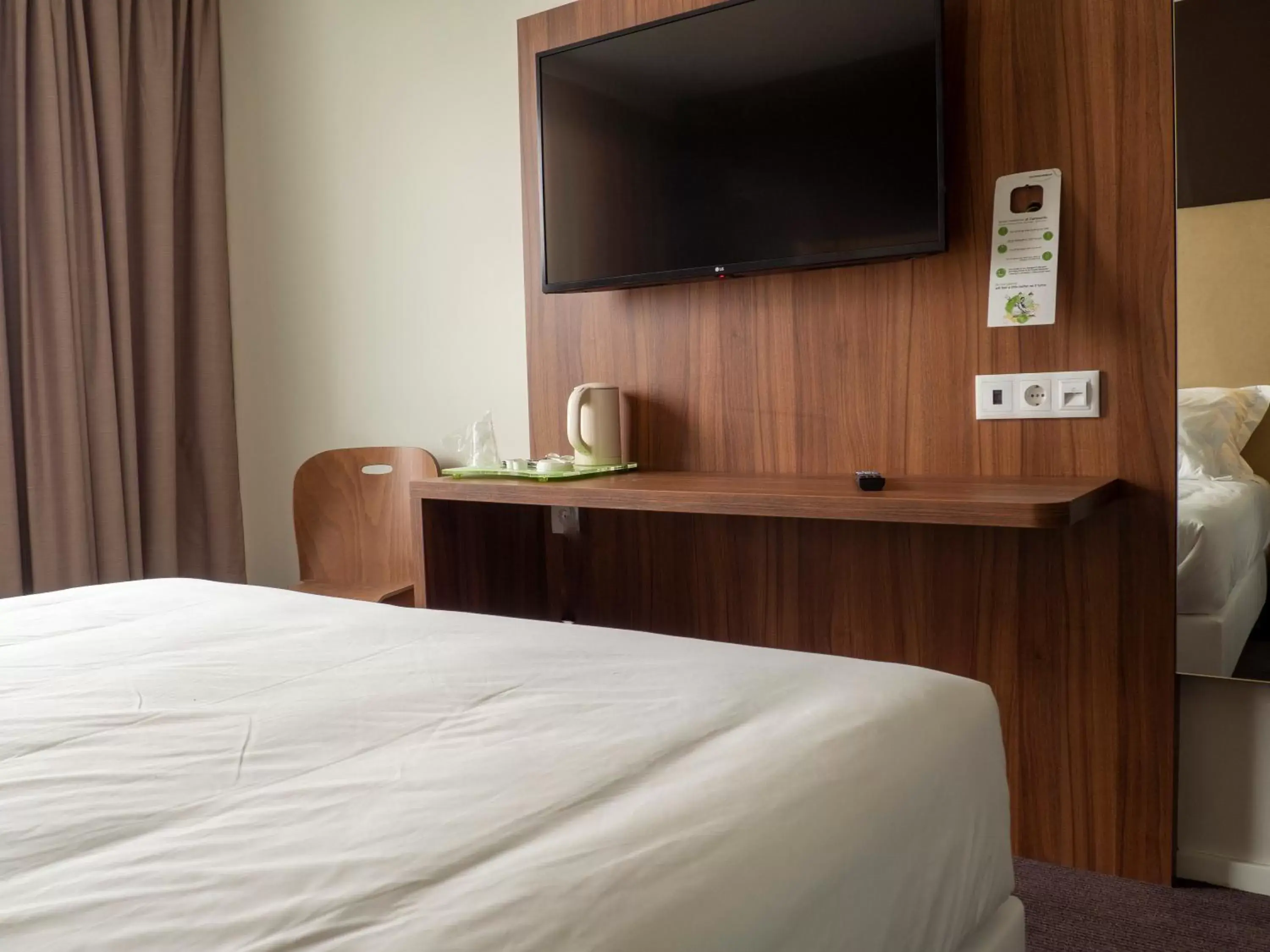 Special Romantic Offer - Double Room in Campanile Caldas da Rainha Special Romantic Offer - Double Room in Campanile Caldas da Rainha