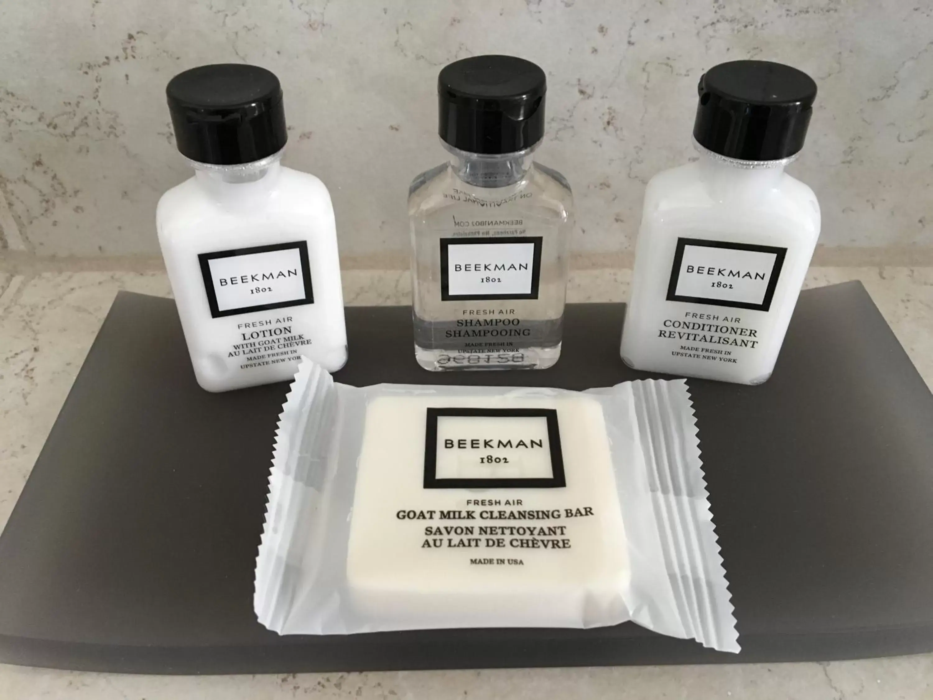 Queen Room - Disability Access in Hotel Versey Days Inn by Wyndham Chicago Queen Room - Disability Access in Hotel Versey Days Inn by Wyndham Chicago