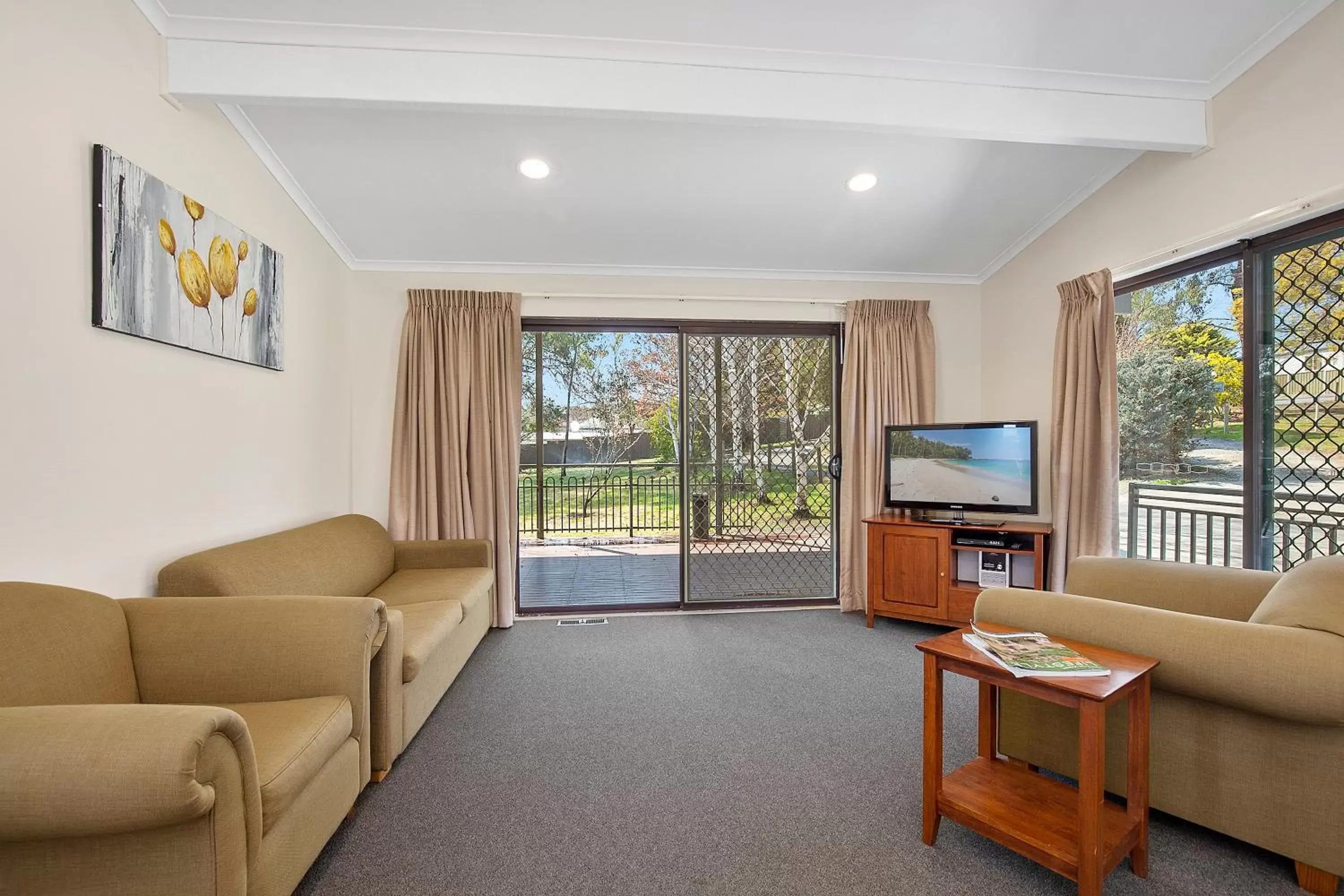 Cottage with Garden View in Thunderbird Motel Yass Cottage with Garden View in Thunderbird Motel Yass