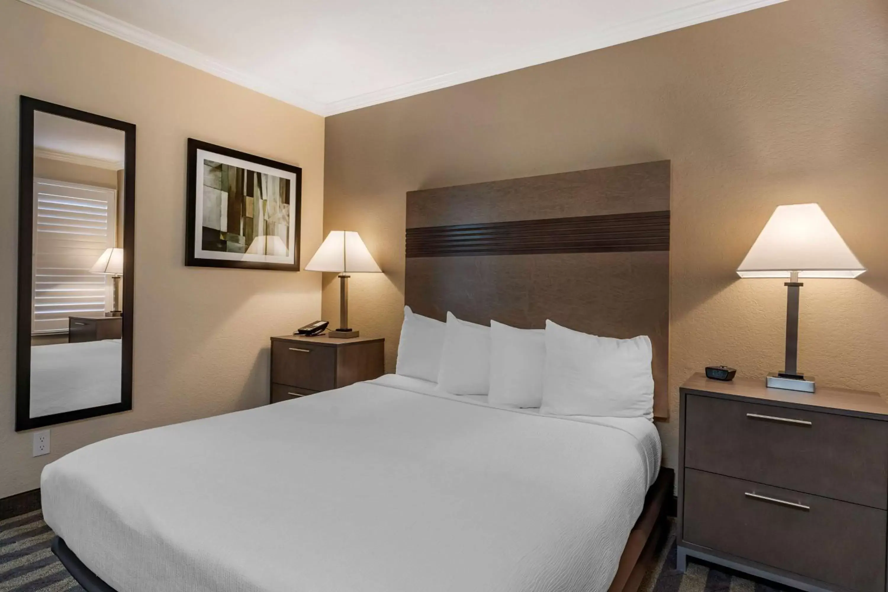 Queen Room with Walk-In Shower - Disability Access/Non-Smoking in Best Western Silicon Valley Inn Queen Room with Walk-In Shower - Disability Access/Non-Smoking in Best Western Silicon Valley Inn