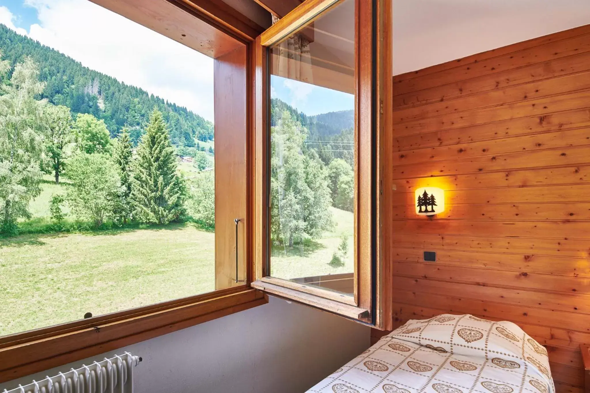 Standard Double Room in Hôtel Vacances Bleues Les Chalets du Prariand Standard Double Room in Hôtel Vacances Bleues Les Chalets du Prariand