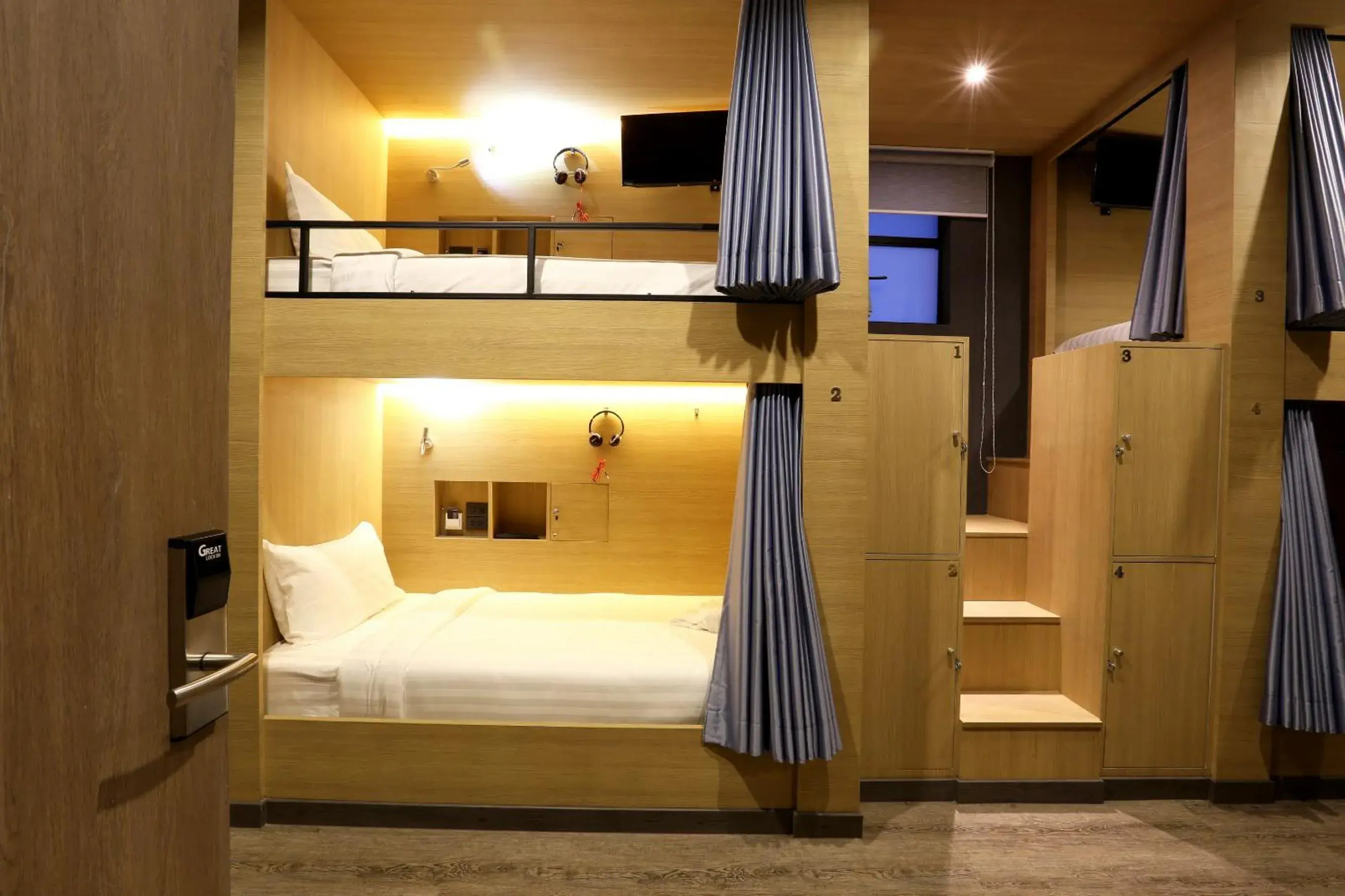 Bed in 4-Bed Mixed Dormitory Room in The Printing House Poshtel Bed in 4-Bed Mixed Dormitory Room in The Printing House Poshtel