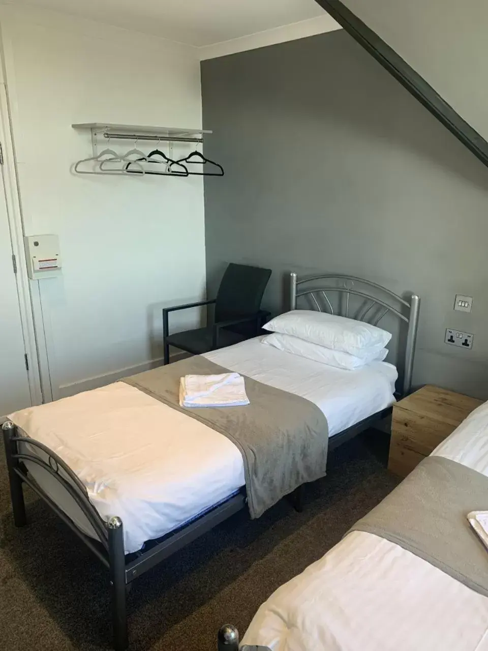 Twin Room with Bathroom in Rock House Bed and Breakfast Twin Room with Bathroom in Rock House Bed and Breakfast