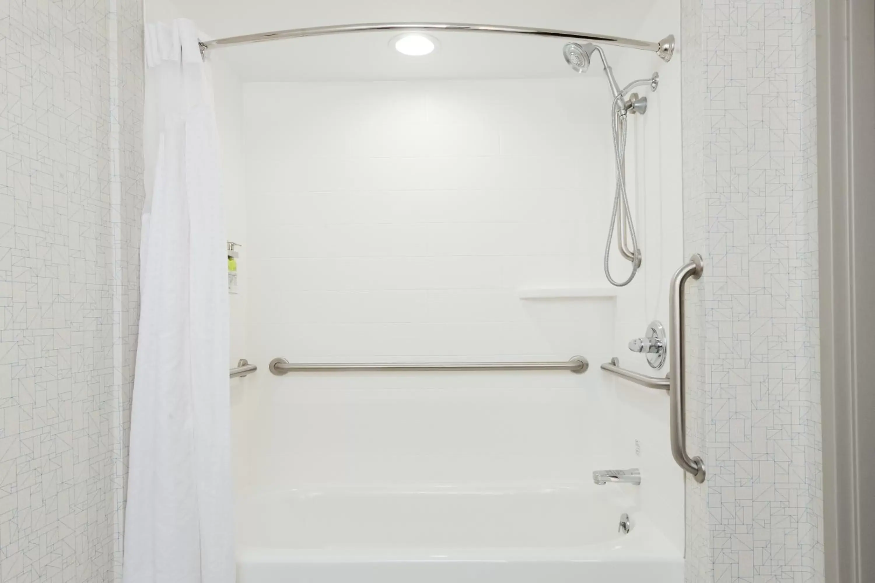 Standard Queen Room with Two Queen Beds and Roll-In Shower - Mobility Access in Holiday Inn Express Hotel & Suites Montgomery Boyd-Cooper Parkway by IHG Standard Queen Room with Two Queen Beds and Roll-In Shower - Mobility Access in Holiday Inn Express Hotel & Suites Montgomery Boyd-Cooper Parkway by IHG