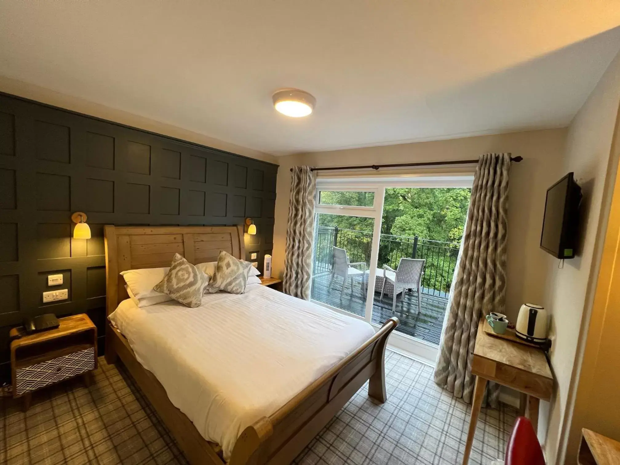 Double Room with Balcony in The Chainbridge Hotel Double Room with Balcony in The Chainbridge Hotel