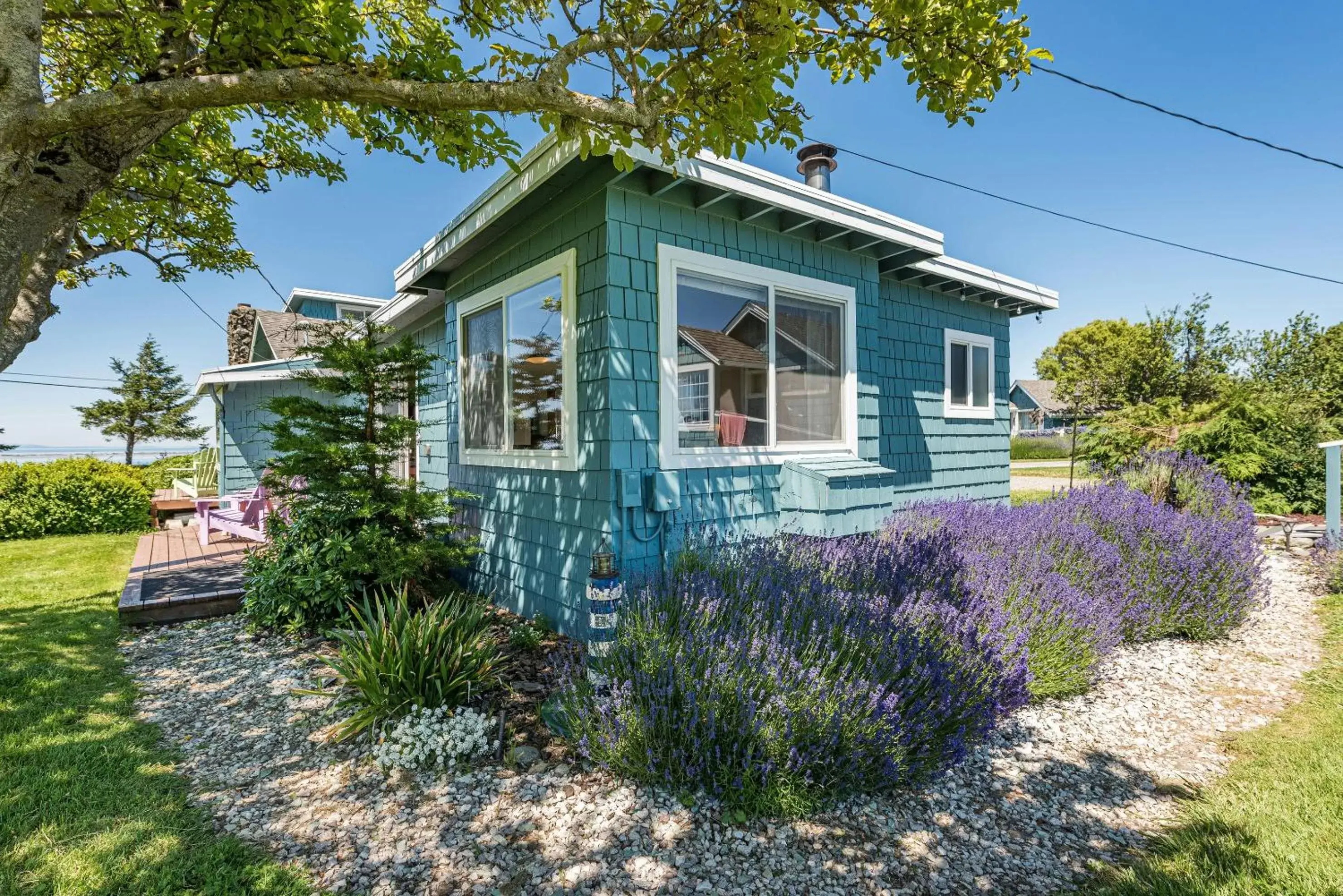 King Room with Mountain View in Juan de Fuca Waterfront Hotel & Cottages King Room with Mountain View in Juan de Fuca Waterfront Hotel & Cottages