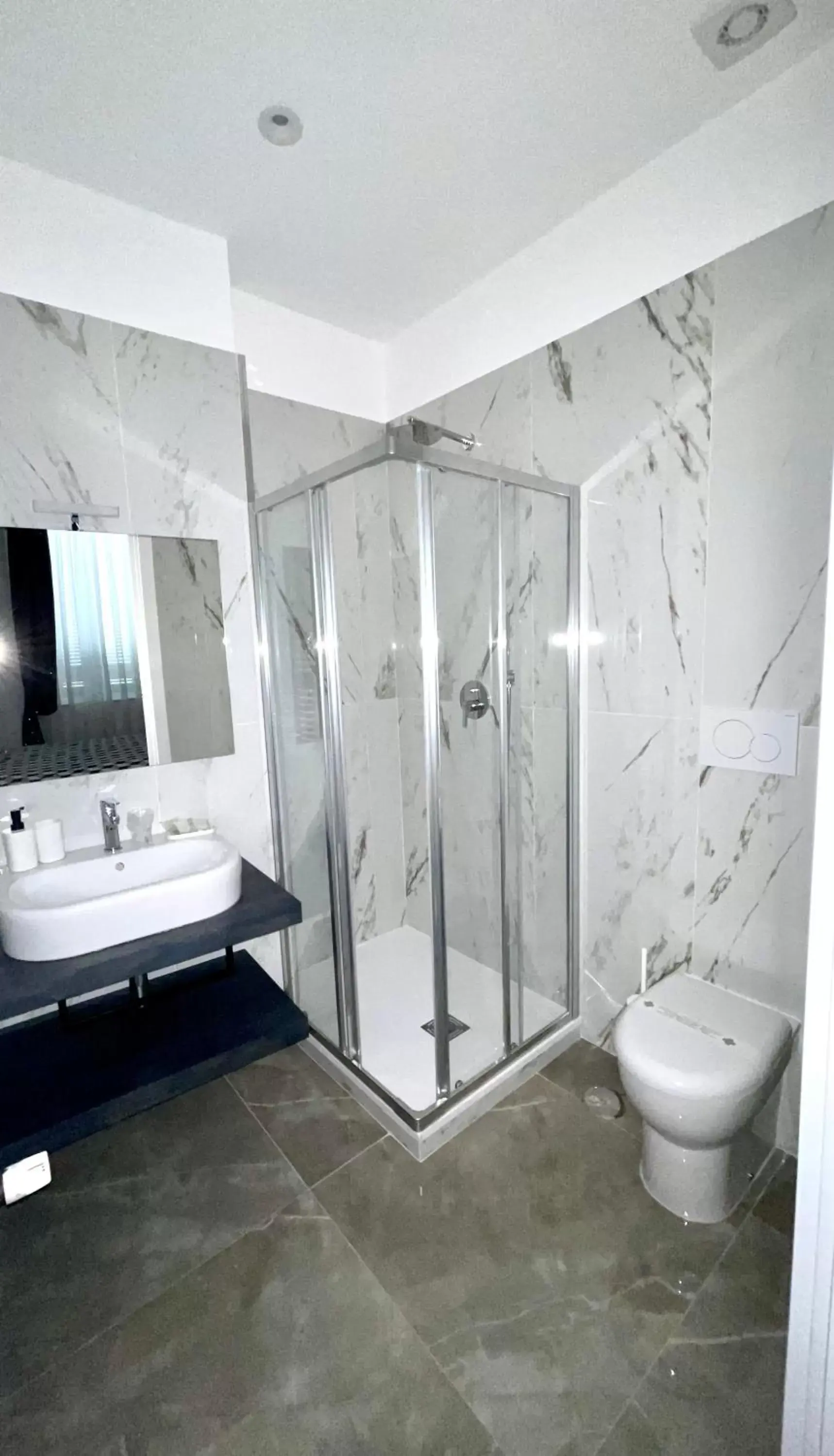 Triple Room in Hotel Porto Di Roma Triple Room in Hotel Porto Di Roma