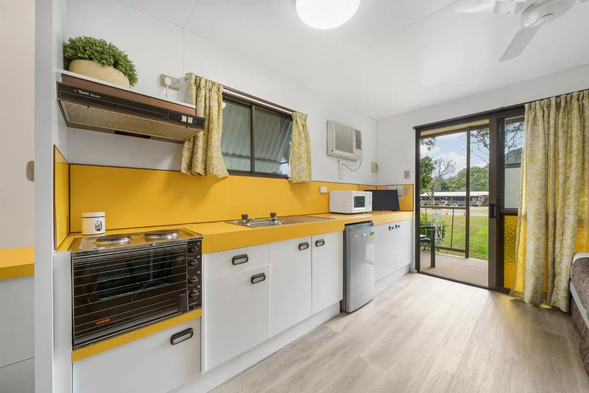 Small Double Room in Esk Caravan Park & Rail Trail Motel Small Double Room in Esk Caravan Park & Rail Trail Motel