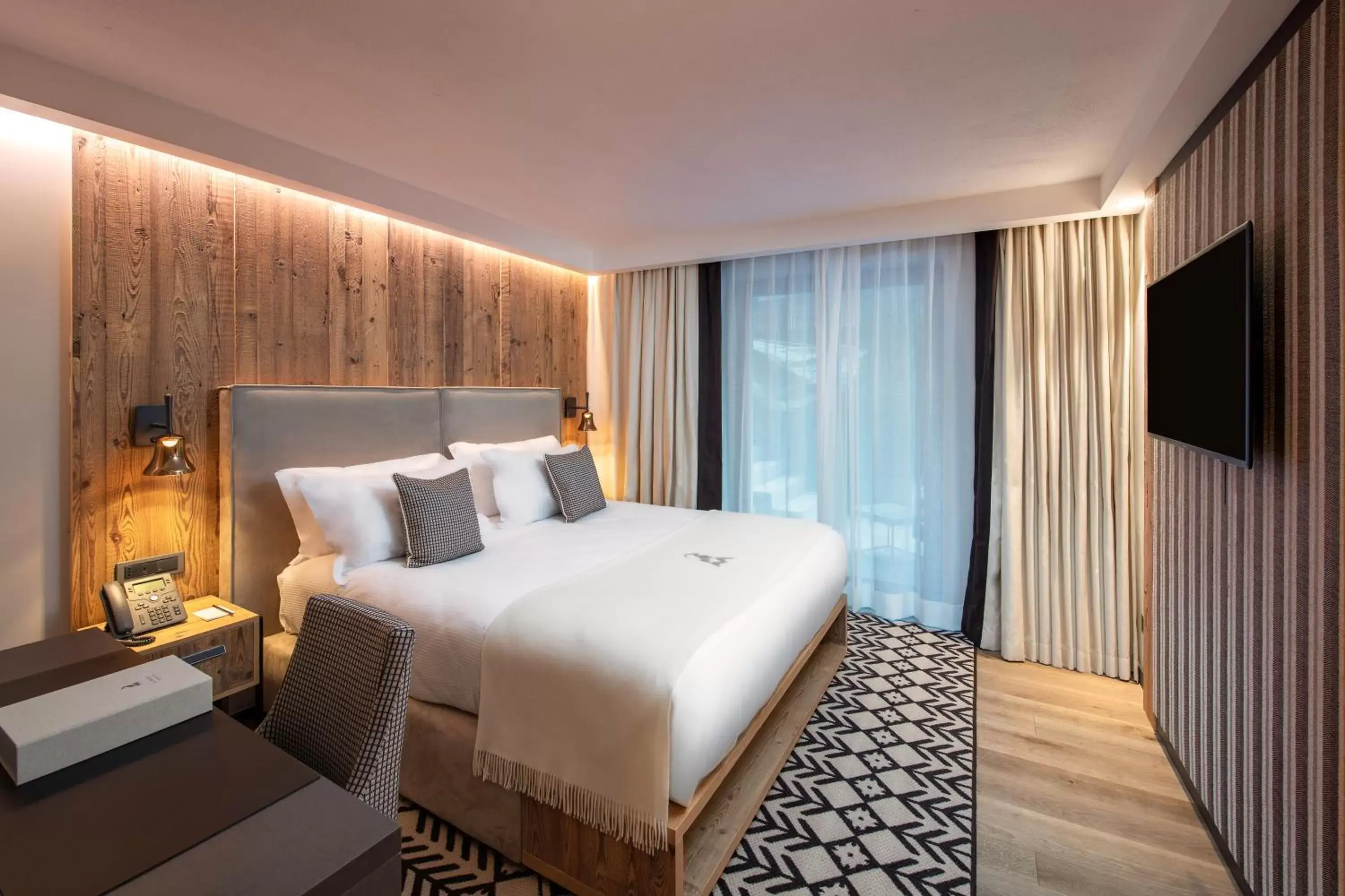 Classic Double Room in Le Massif Hotel & Lodge Courmayeur The Leading Hotels of the World Classic Double Room in Le Massif Hotel & Lodge Courmayeur The Leading Hotels of the World