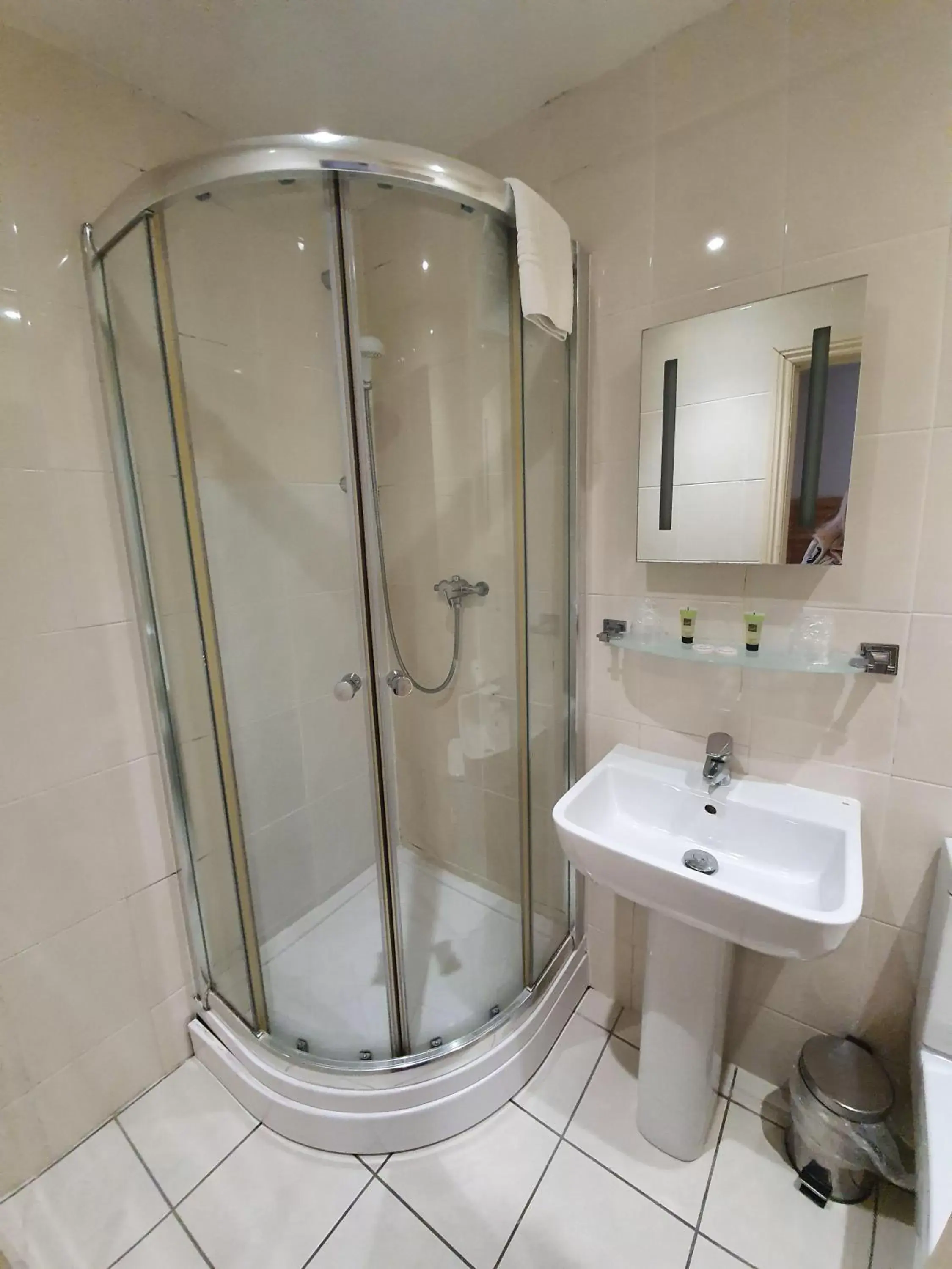 Standard Double or Twin Room in Brooklands Lodge Standard Double or Twin Room in Brooklands Lodge