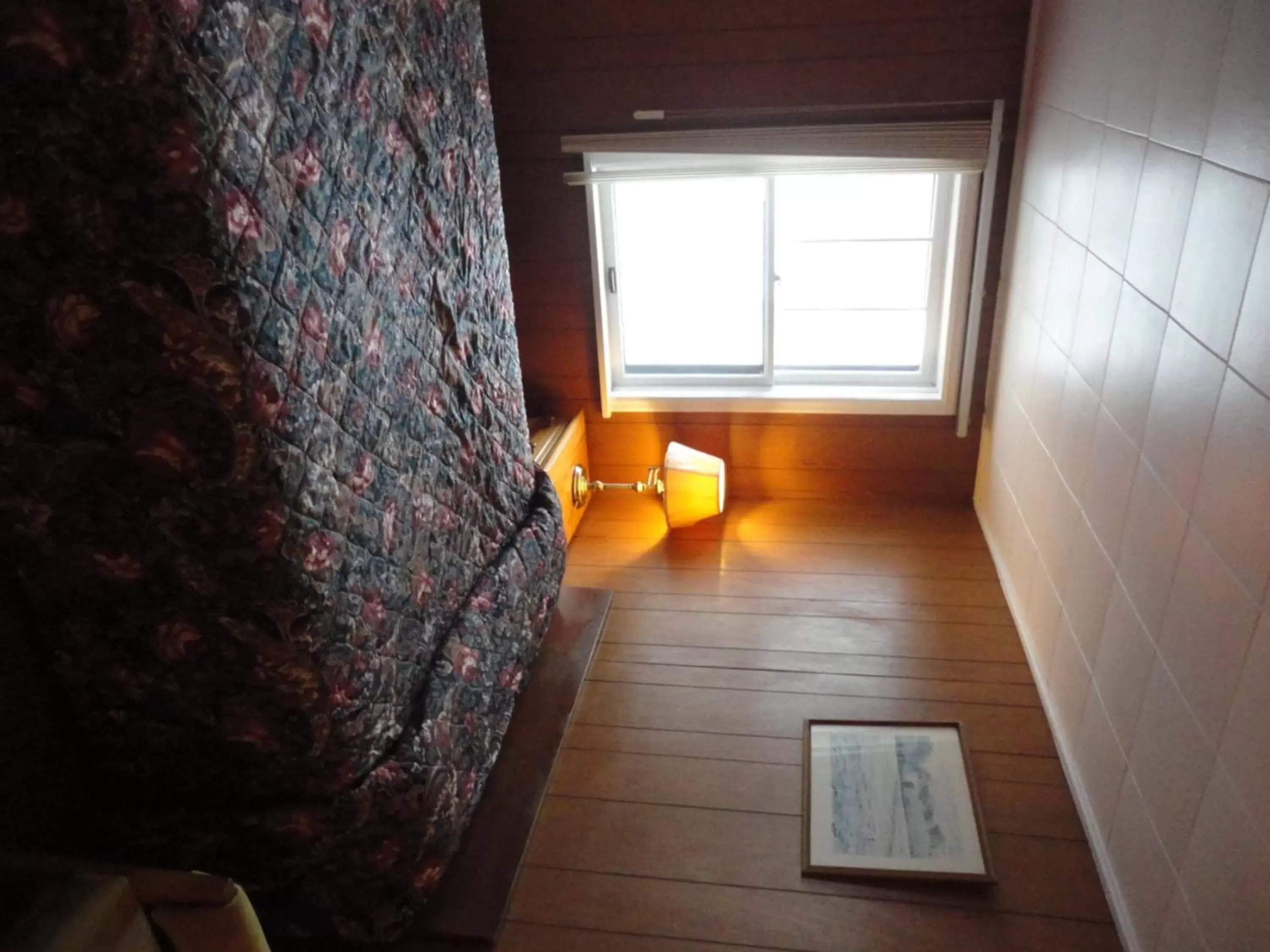 Queen Room - Non-Smoking in Hipwell's Motel Queen Room - Non-Smoking in Hipwell's Motel