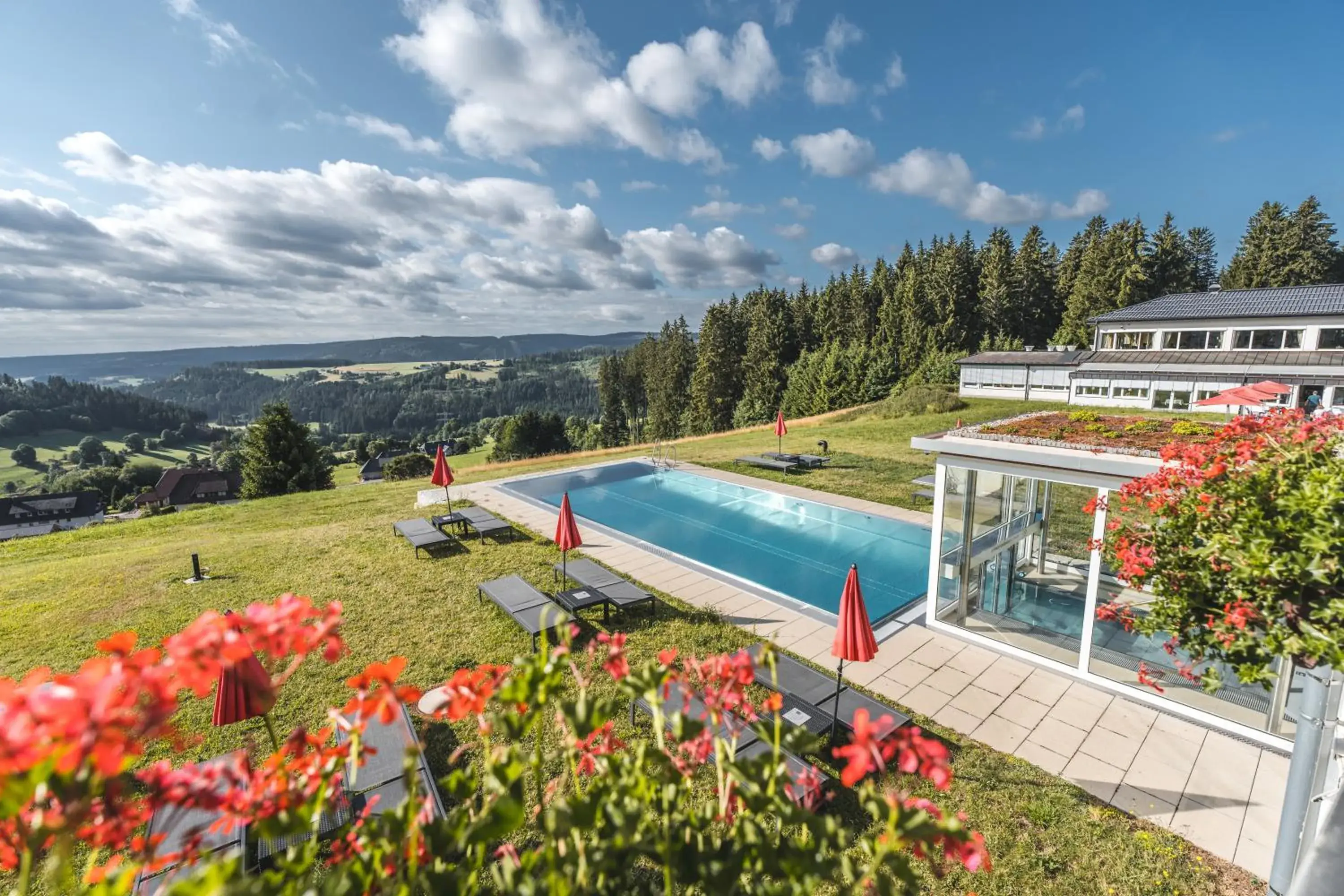 Schwarzwald Wellnesshotel SAIGERHÖH I Spa Golf & Wandern über dem Titisee Schwarzwald Wellnesshotel SAIGERHÖH I Spa Golf & Wandern über dem Titisee