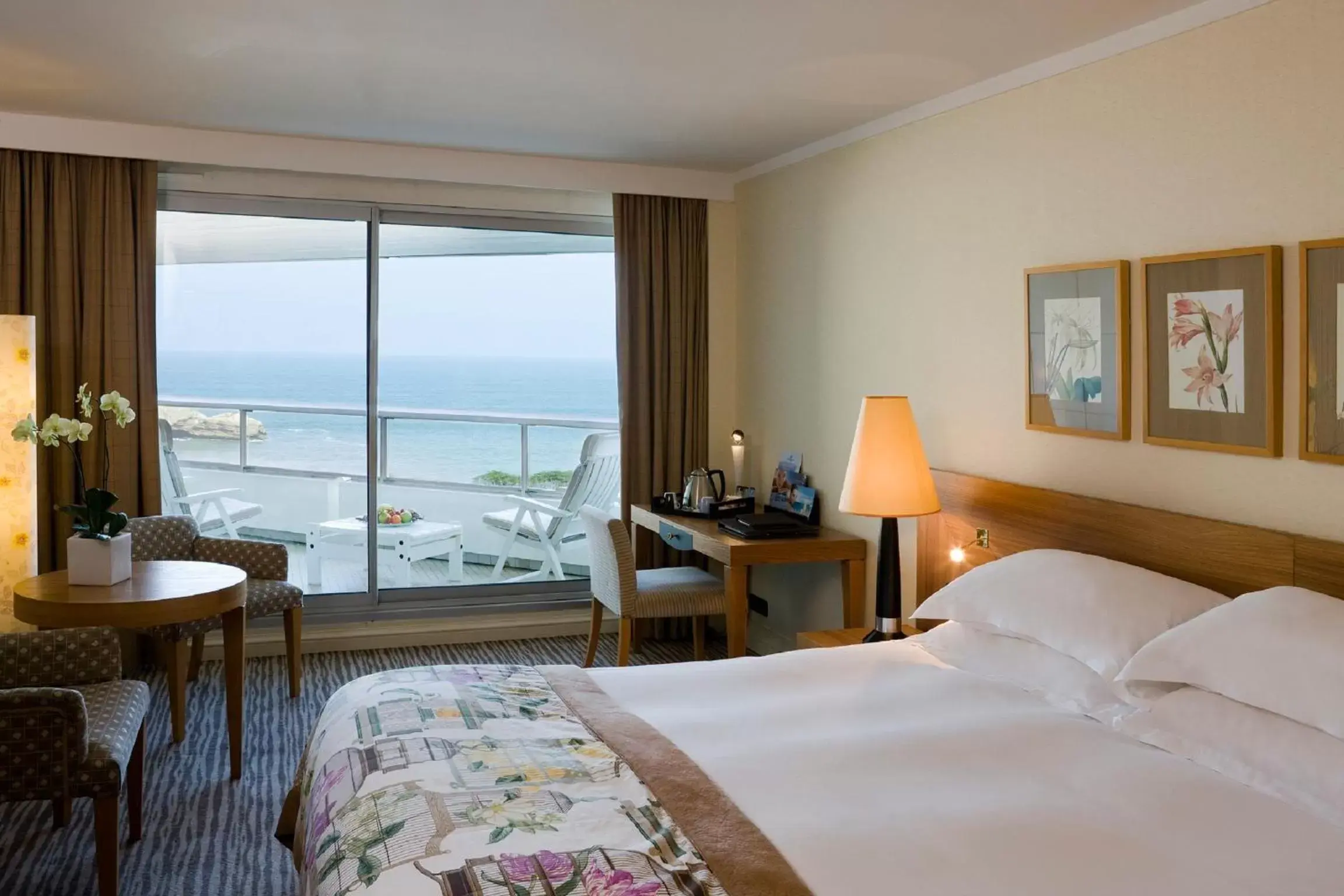 Superior Double Room with Partial Sea View in Sofitel Biarritz Le Miramar Thalassa Superior Double Room with Partial Sea View in Sofitel Biarritz Le Miramar Thalassa