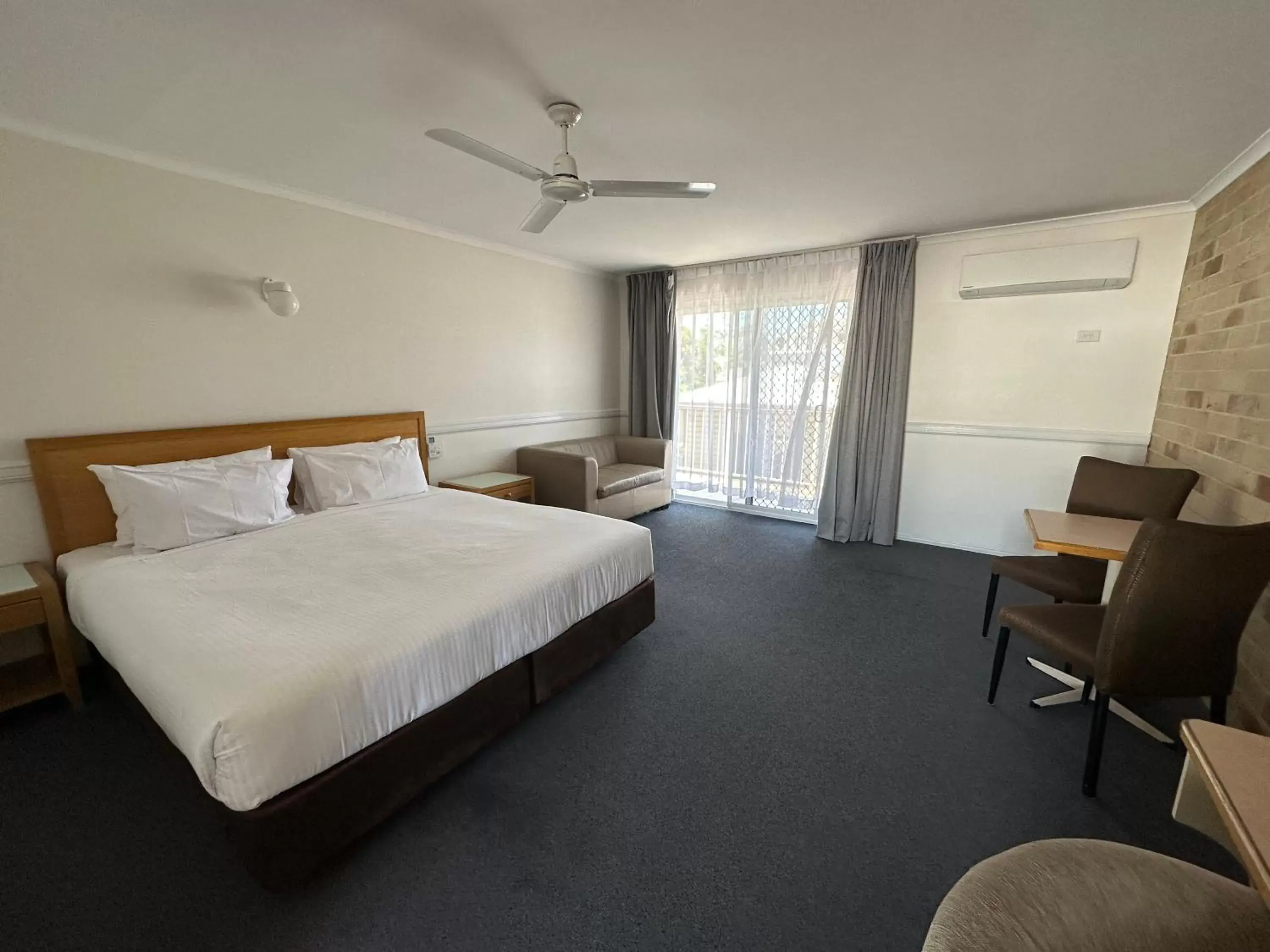 Superior King Room in Best Western Ambassador Motor Lodge Superior King Room in Best Western Ambassador Motor Lodge