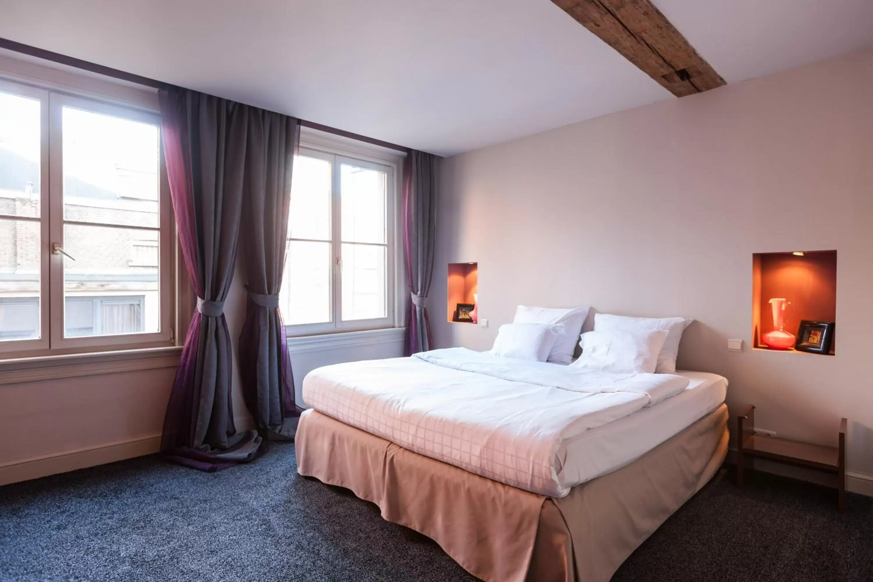 King Suite in Hotel Diamonds and Pearls King Suite in Hotel Diamonds and Pearls