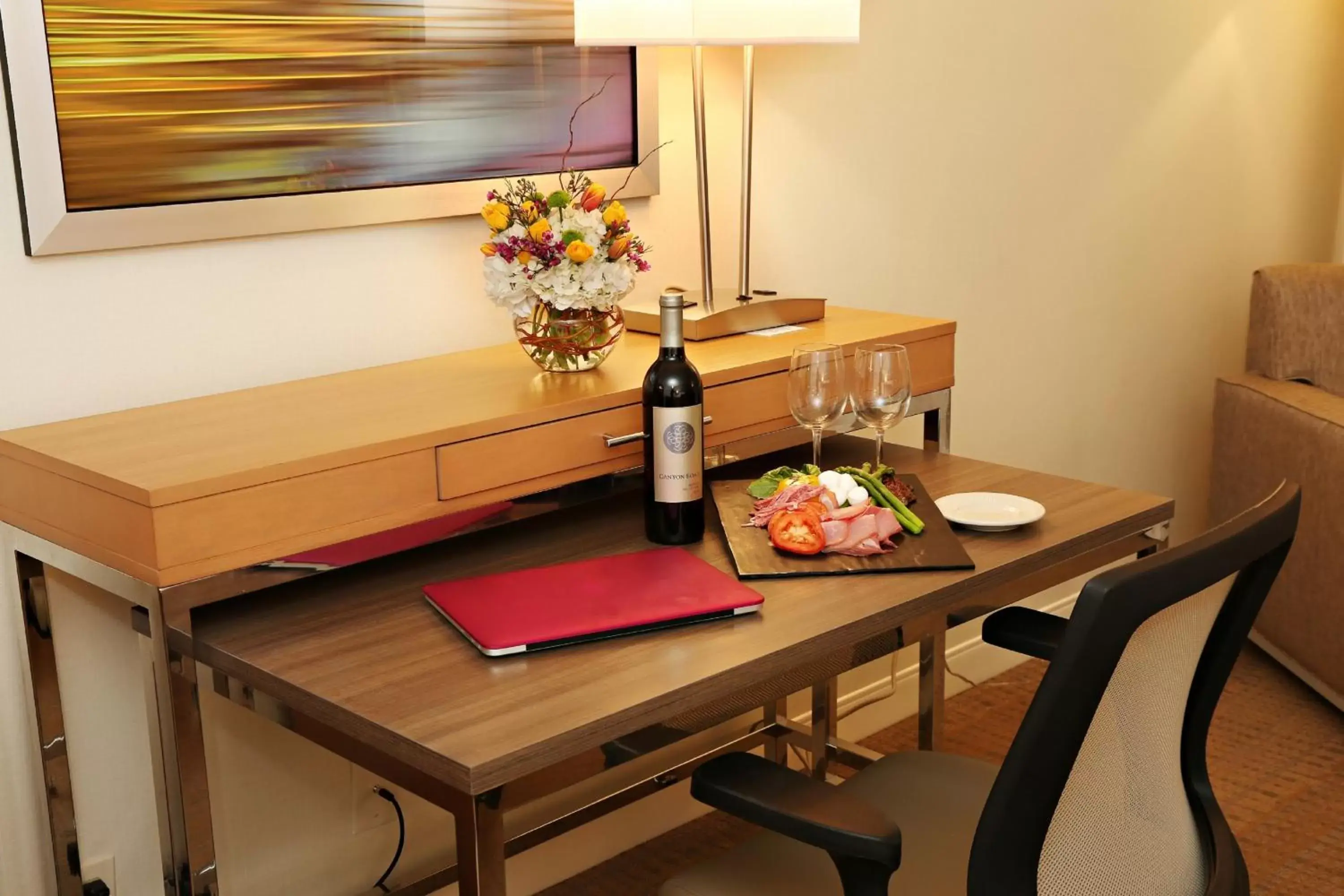 Double Suite - Non-Smoking in enVision Hotel & Conference Center Mansfield-Foxboro Double Suite - Non-Smoking in enVision Hotel & Conference Center Mansfield-Foxboro