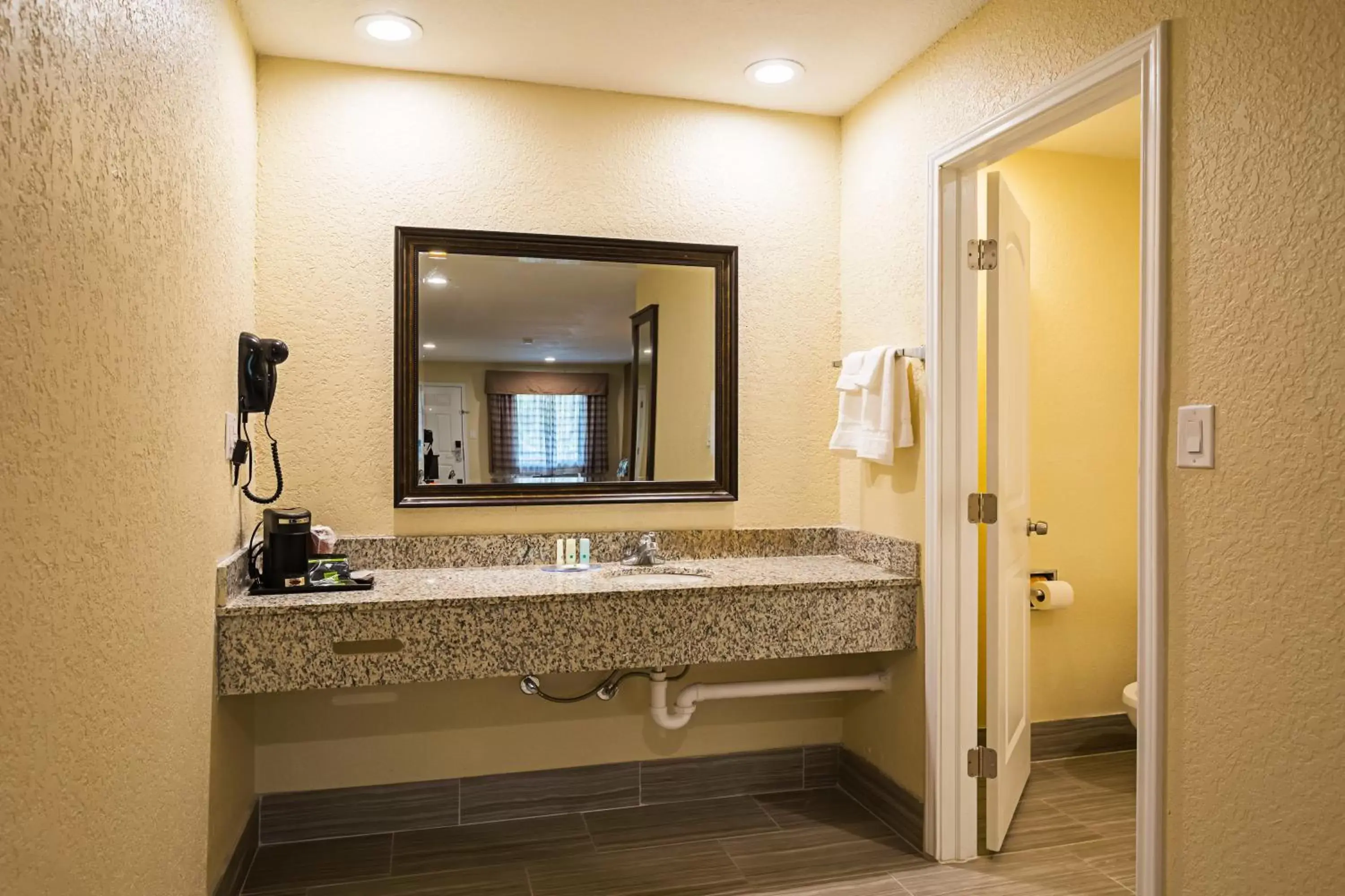 Queen Room with Two Queen Beds - Non-Smoking in Quality Inn Rockport on Aransas Bay Queen Room with Two Queen Beds - Non-Smoking in Quality Inn Rockport on Aransas Bay