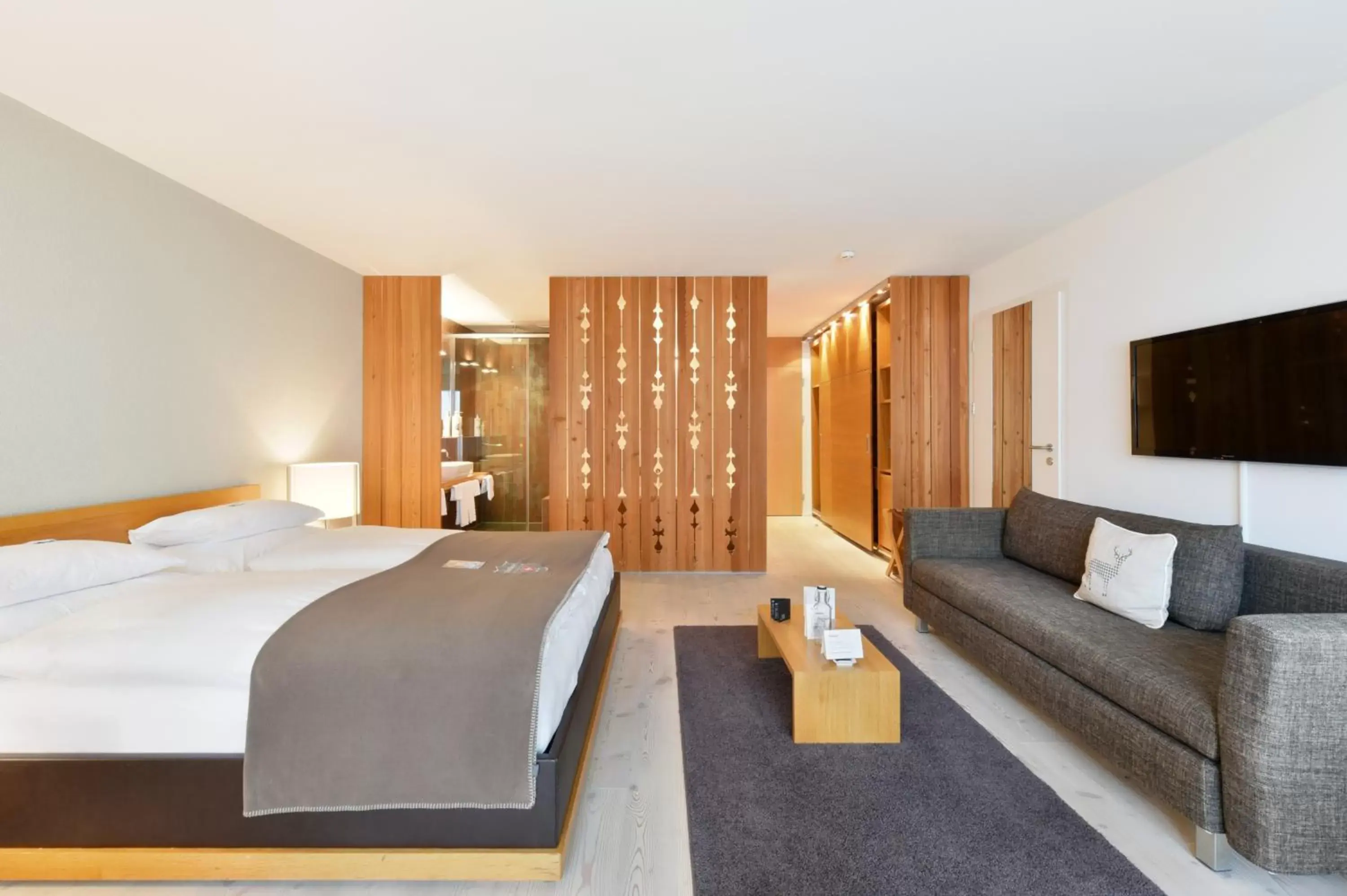 Superior Single Room - single occupancy in Hotel Schweizerhof Lenzerheide Superior Single Room - single occupancy in Hotel Schweizerhof Lenzerheide