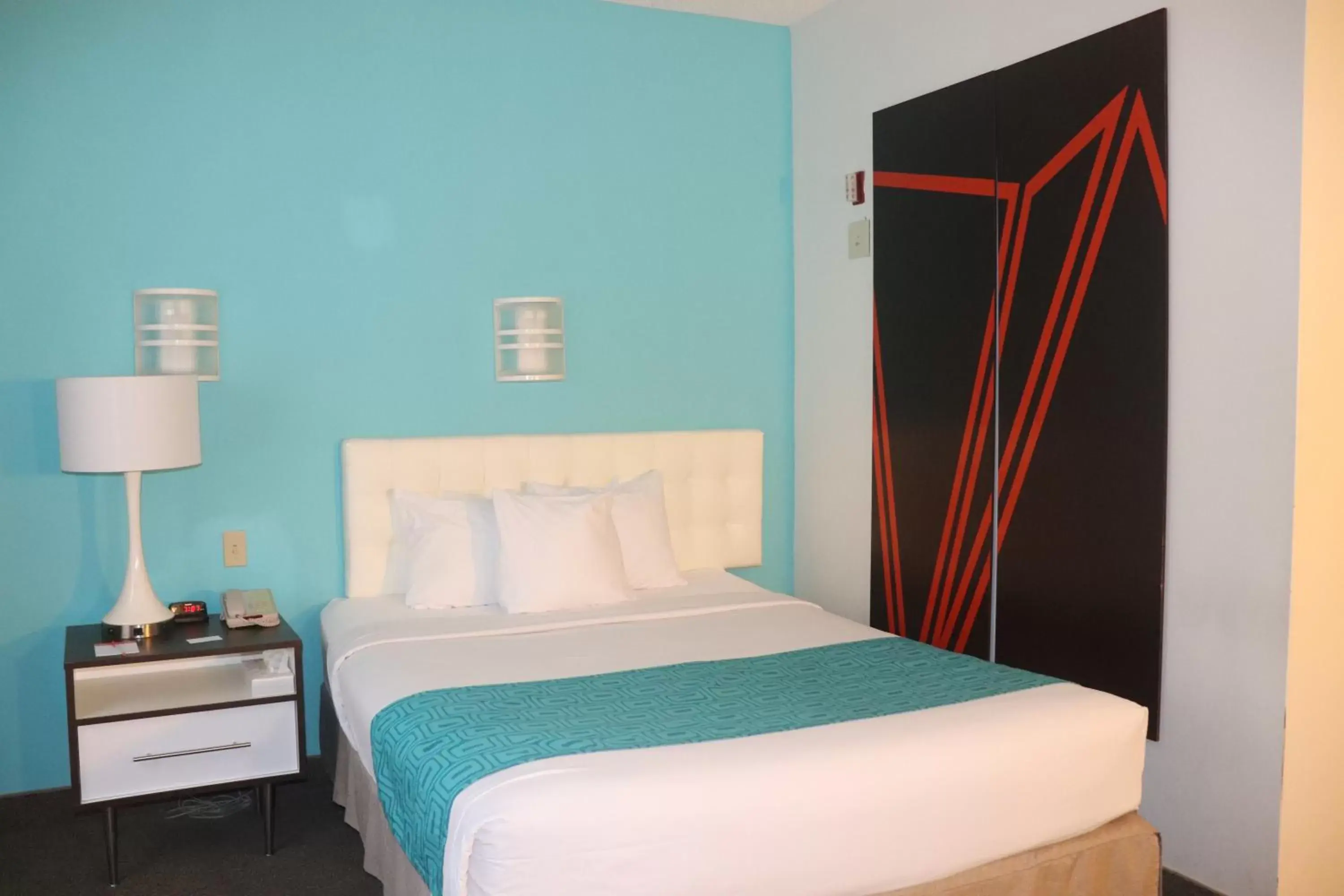 Queen Room - Mobility Access/Non-Smoking in Howard Johnson by Wyndham Tifton Queen Room - Mobility Access/Non-Smoking in Howard Johnson by Wyndham Tifton