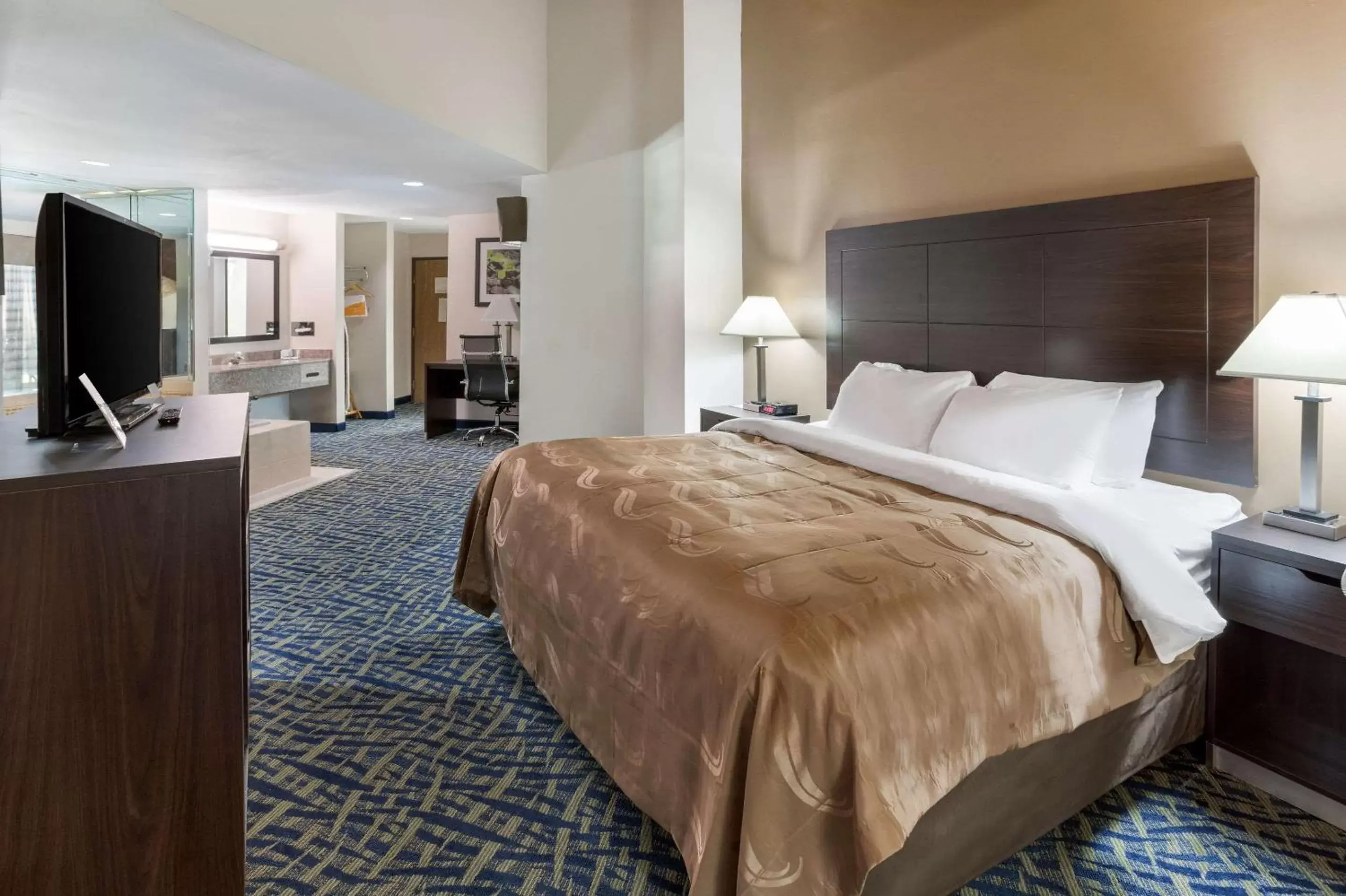 Standard King Suite with Bath - Non-Smoking in Quality Inn Rochelle Standard King Suite with Bath - Non-Smoking in Quality Inn Rochelle