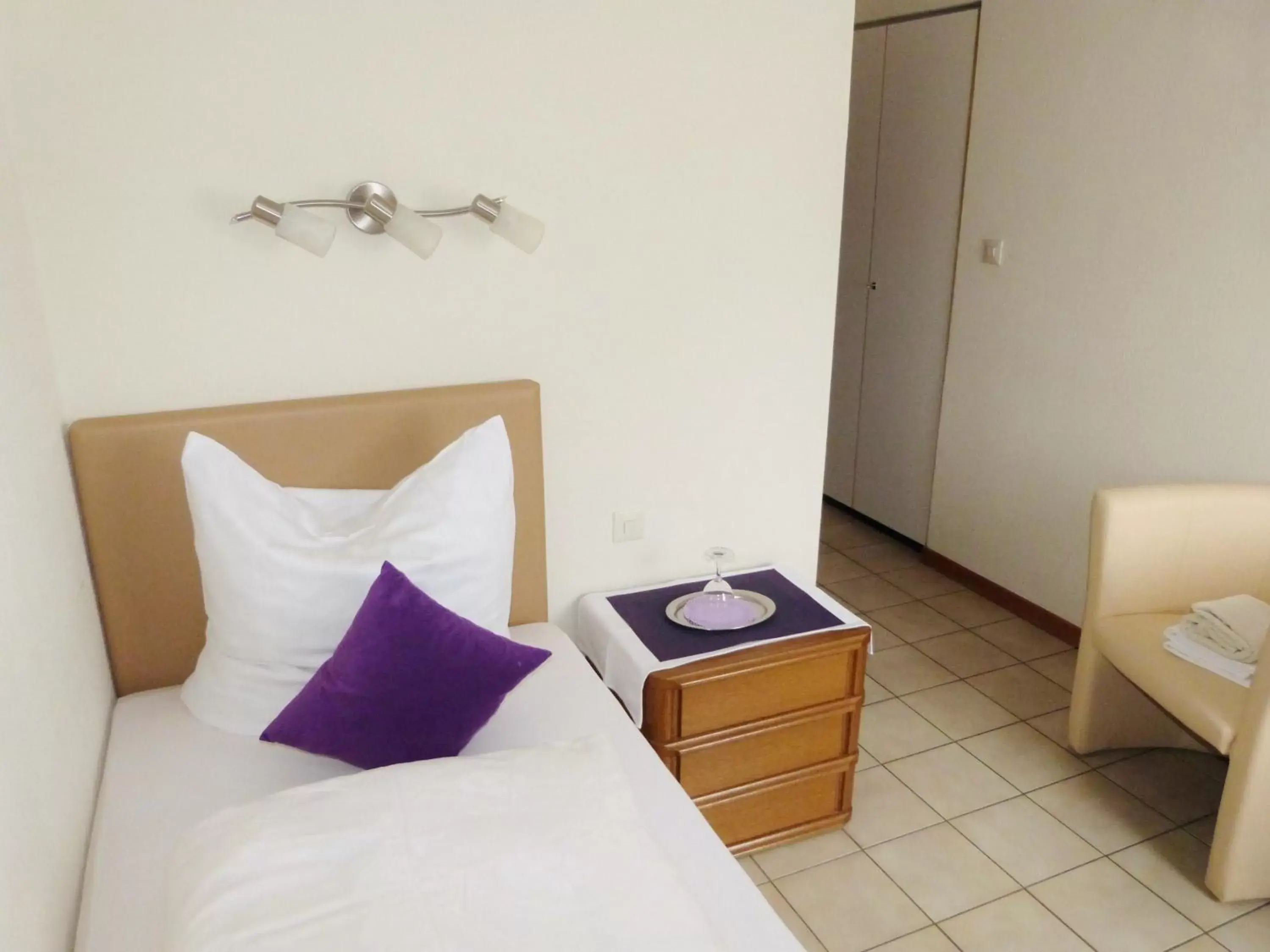 Standard Single Room in Hotel Rath Standard Single Room in Hotel Rath